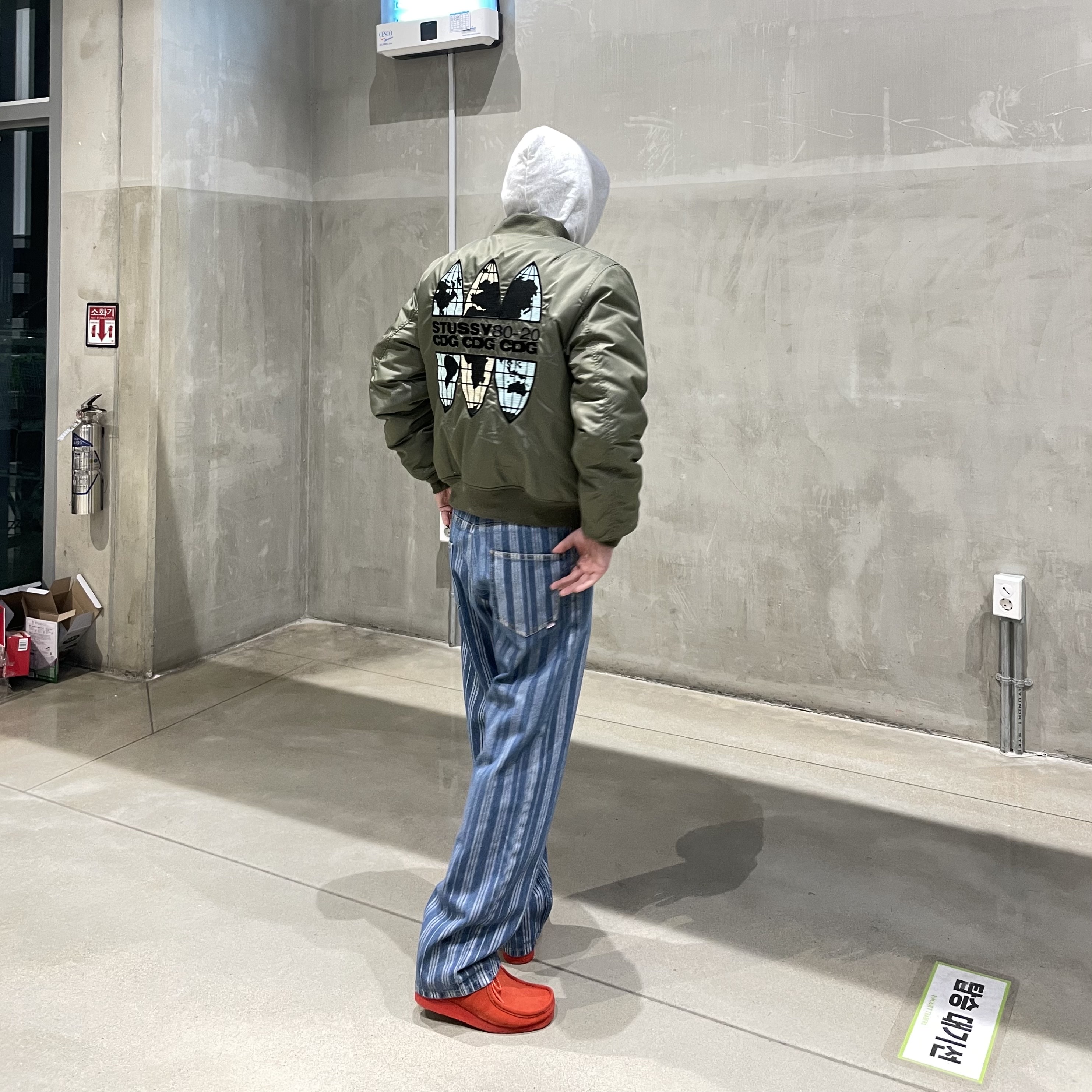 Stussy x CDG MA-1 Jacket Olive 착용 스타일 - 4
