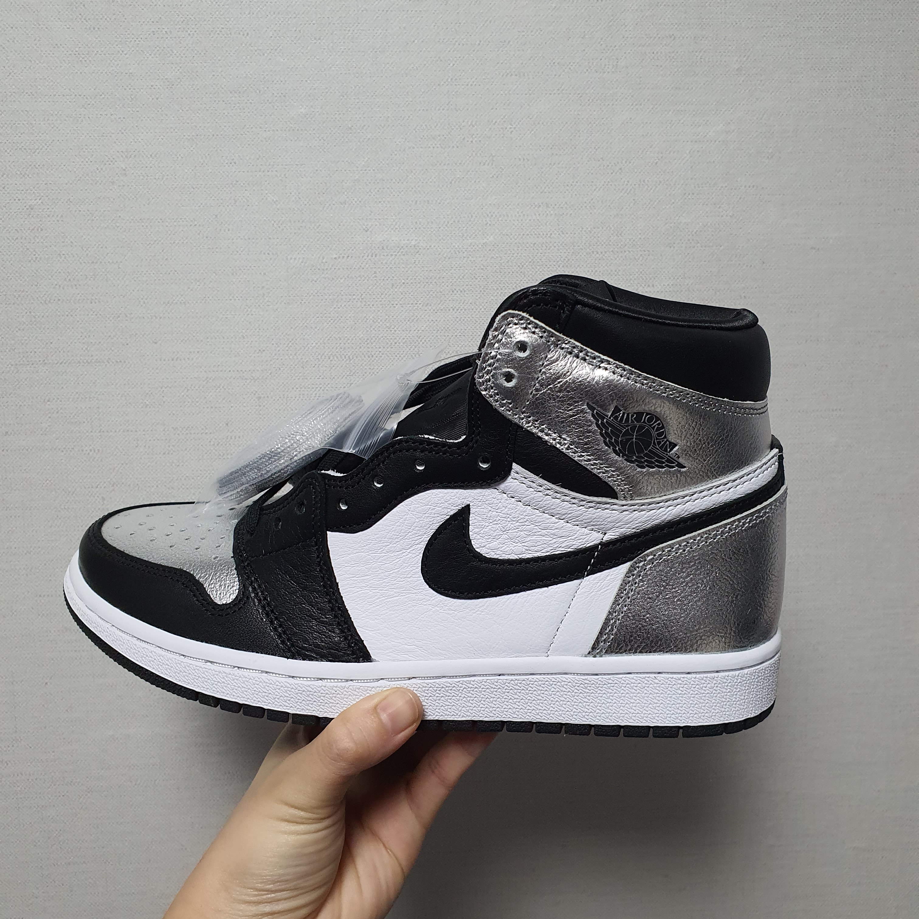 (W) Jordan 1 Retro High OG Silver Toe 착용 스타일