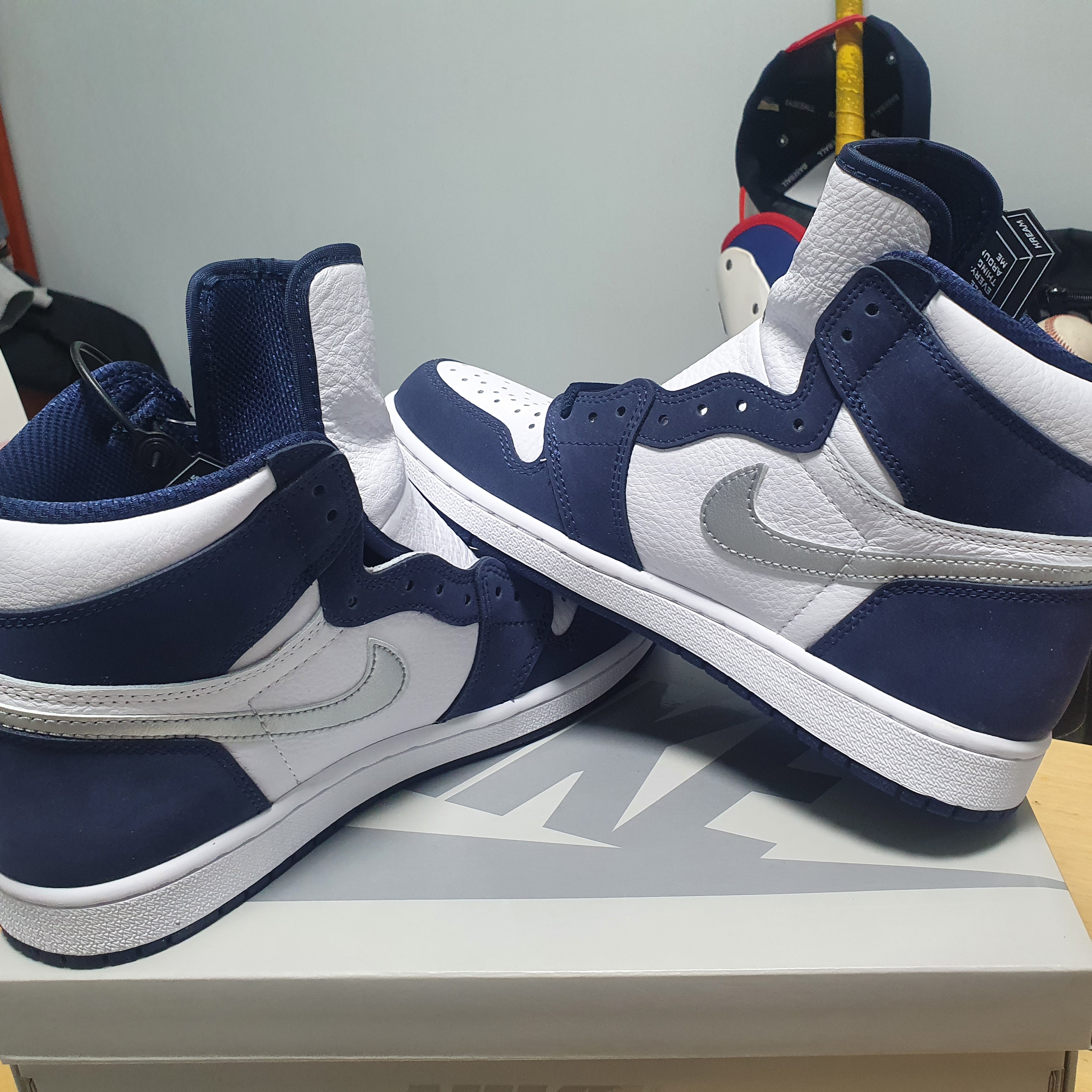 Jordan 1 Retro High OG CO.JP Midnight Navy 착용 스타일 - 1