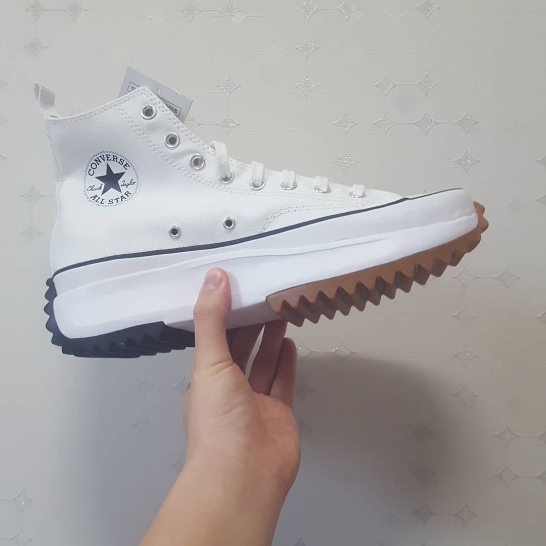 Converse Run Star Hike Hi White Black Gum 착용 스타일 - 1