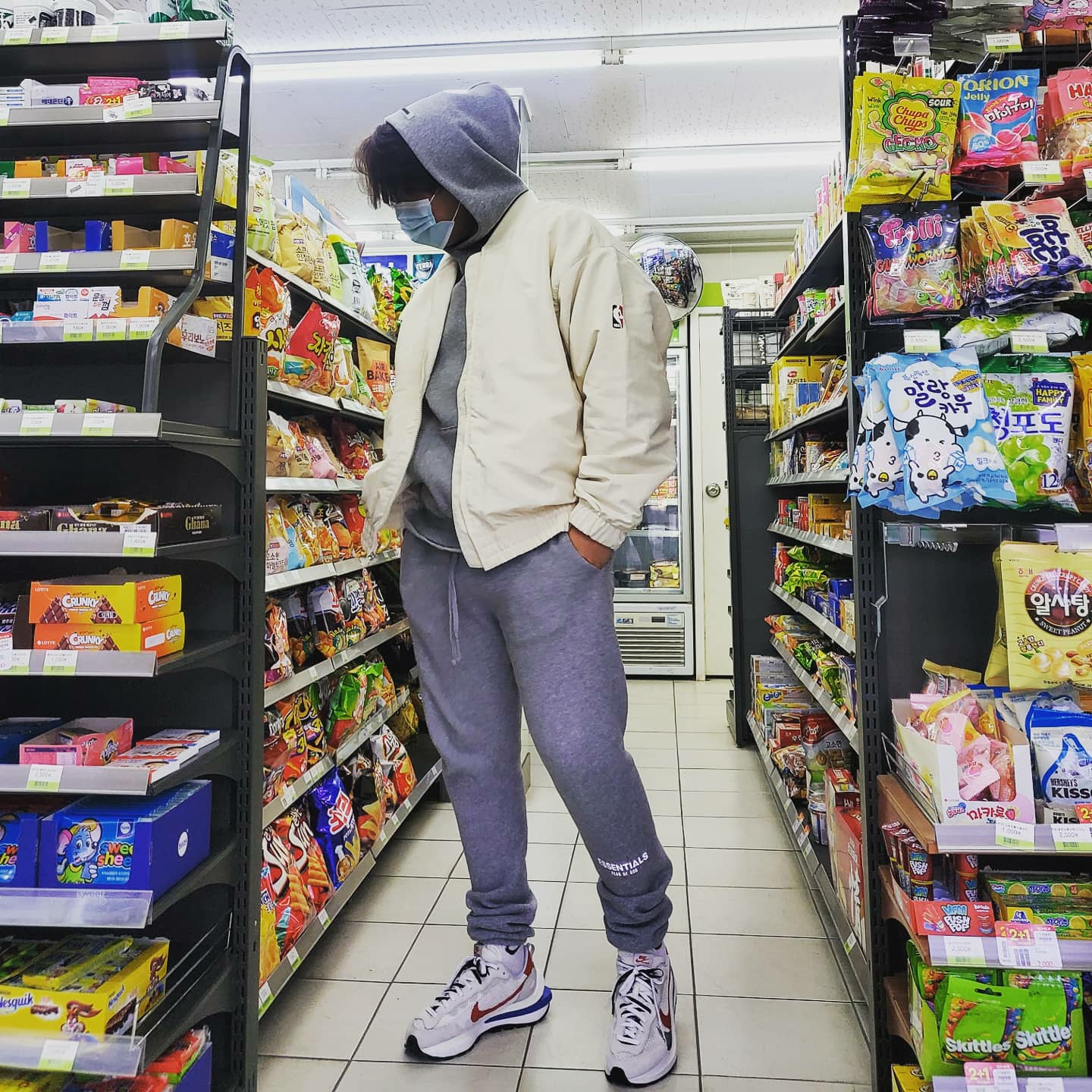 Nike x Sacai VaporWaffle Royal Fuchsia, Nike x Fear of God Basketball Jacket String 착용 스타일 - 1