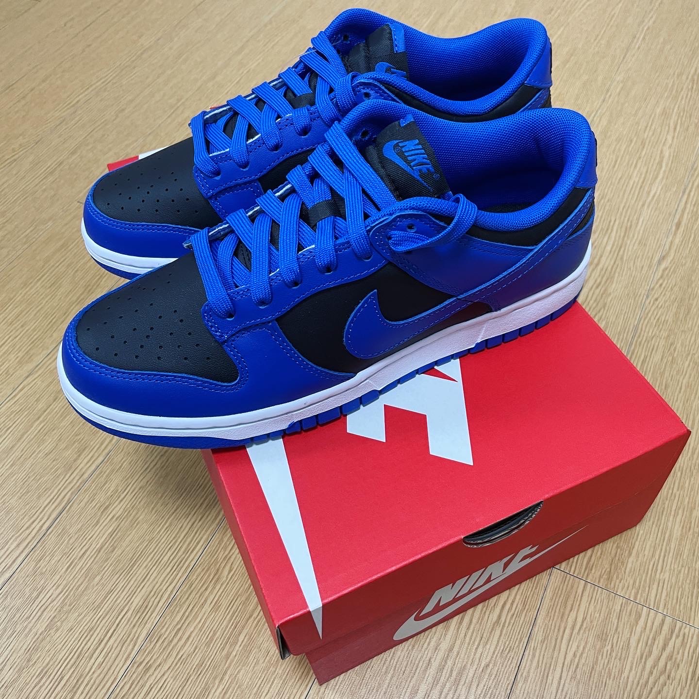 Nike Dunk Low Retro Hyper Cobalt 착용 스타일 - 1