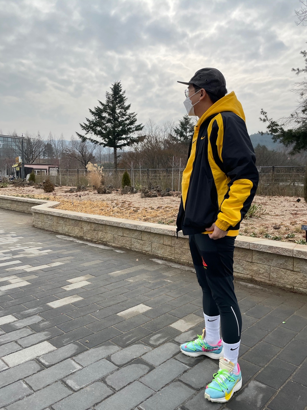 Nike x Drake Nocta Essential Track Jacket - US/EU, Nike x Drake Nocta Essential Hoodie University Gold - US/EU 착용 스타일