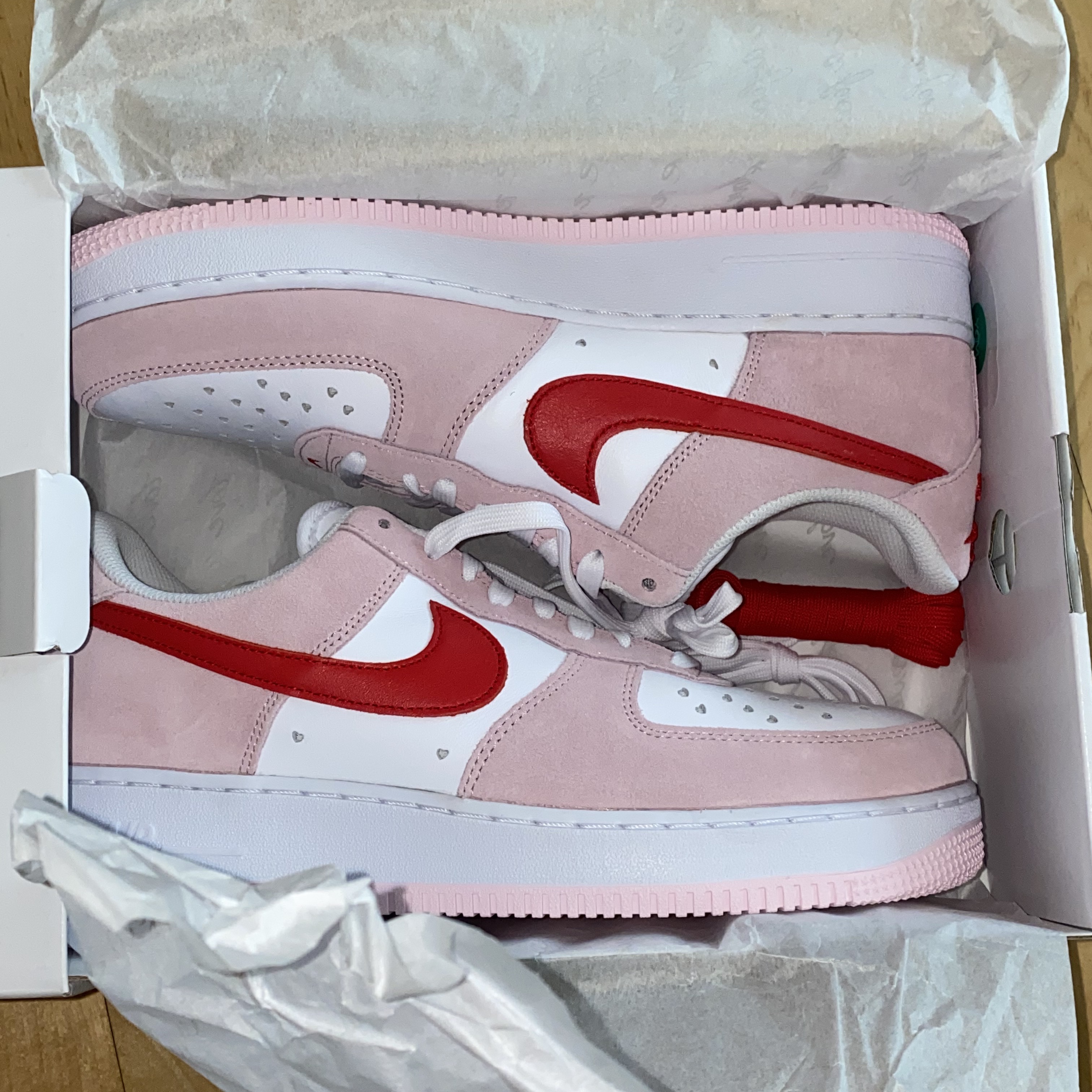 Nike Air Force 1 '07 QS Valentine's Day 착용 스타일