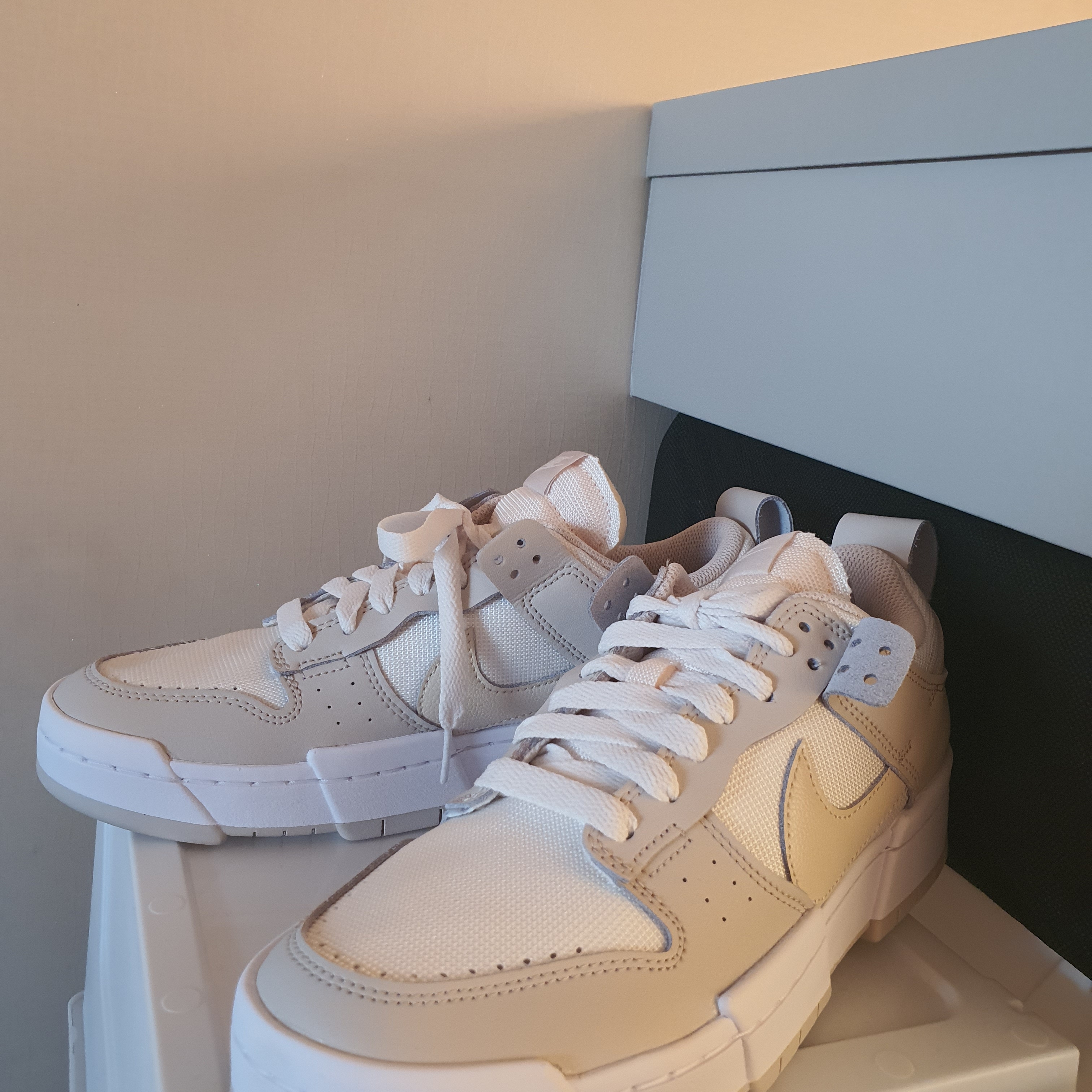 (W) Nike Dunk Low Disrupt Desert Sand 착용 스타일 - 2