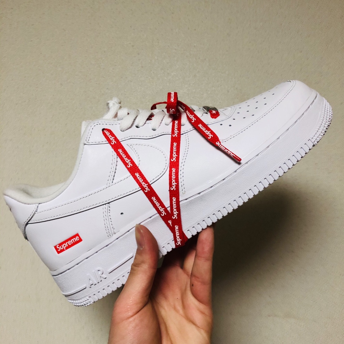 Nike x Supreme Air Force 1 Low White 착용 스타일