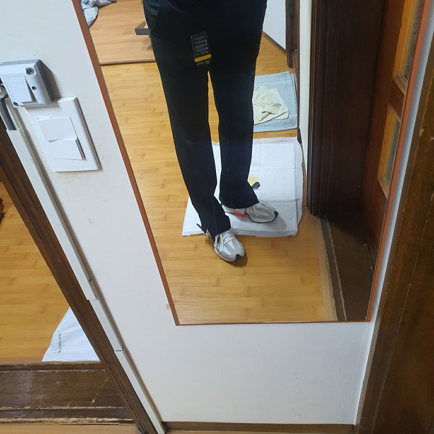 New Balance 327 White Black 착용 스타일