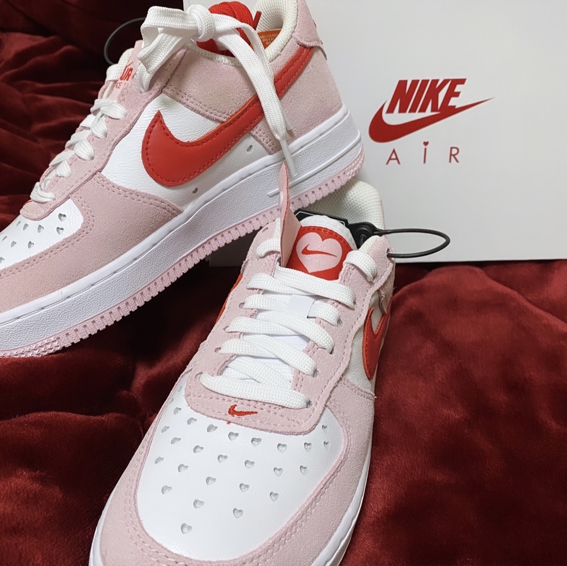 Nike Air Force 1 '07 QS Valentine's Day 착용 스타일 - 1