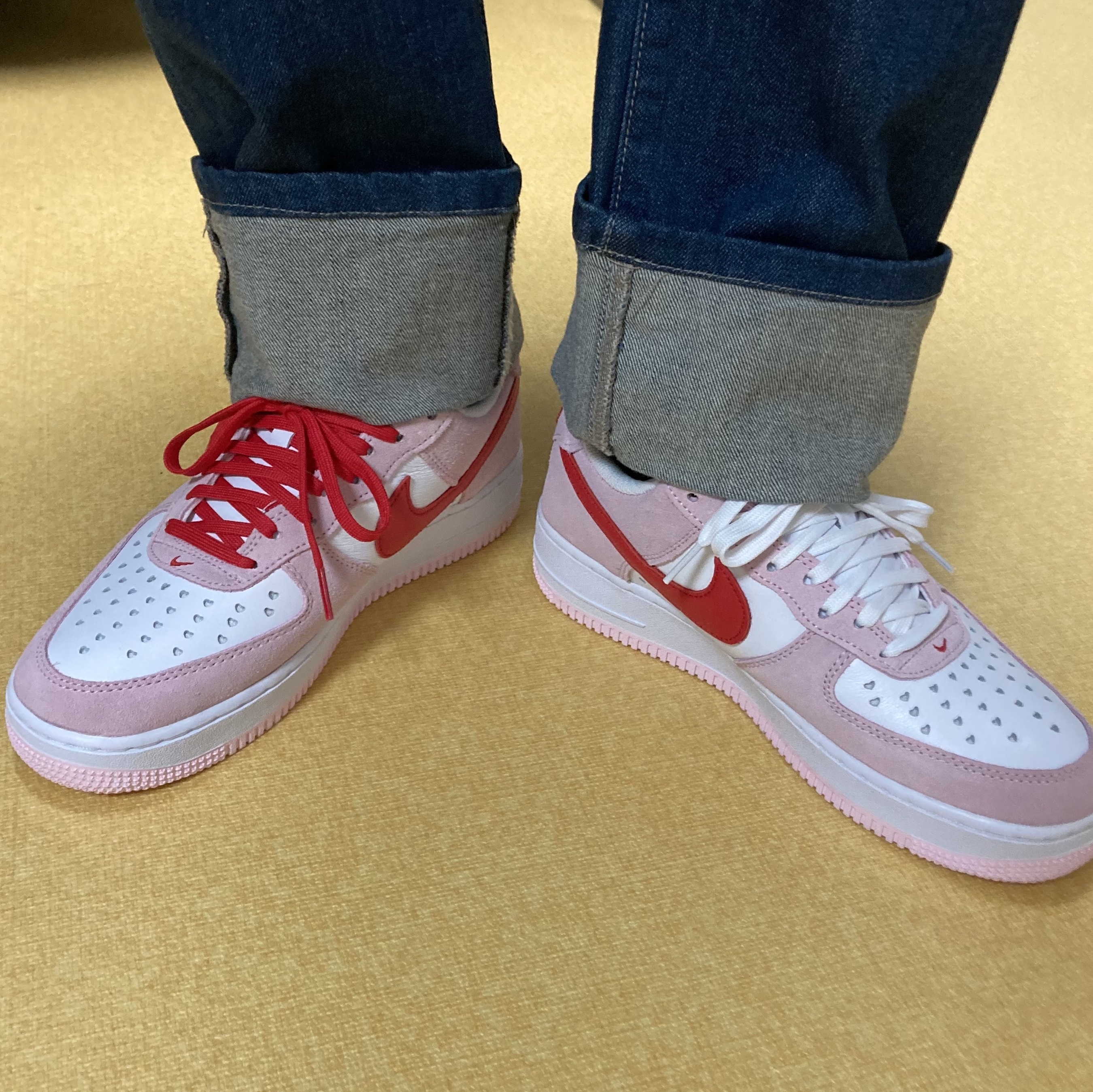 Nike Air Force 1 '07 QS Valentine's Day 착용 스타일 - 2
