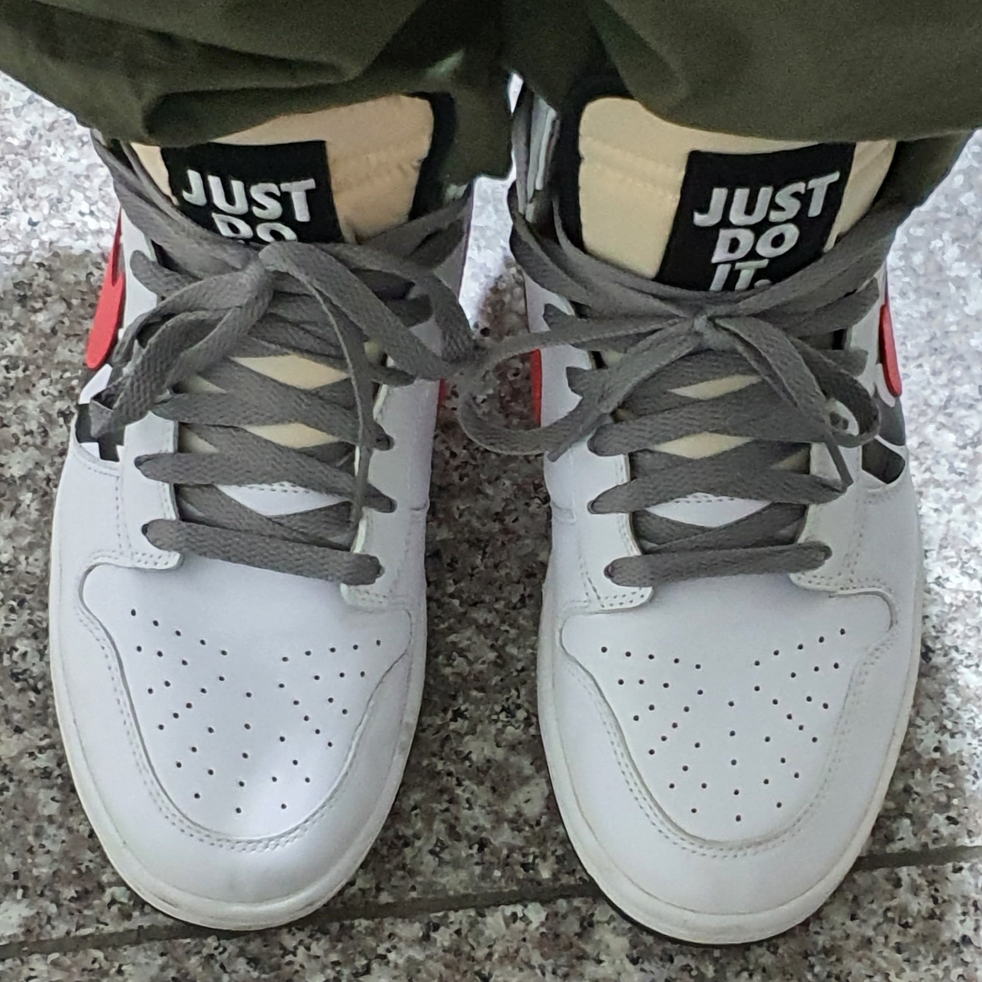Nike x Undefeated Dunk Lux High White Infrared 착용 스타일