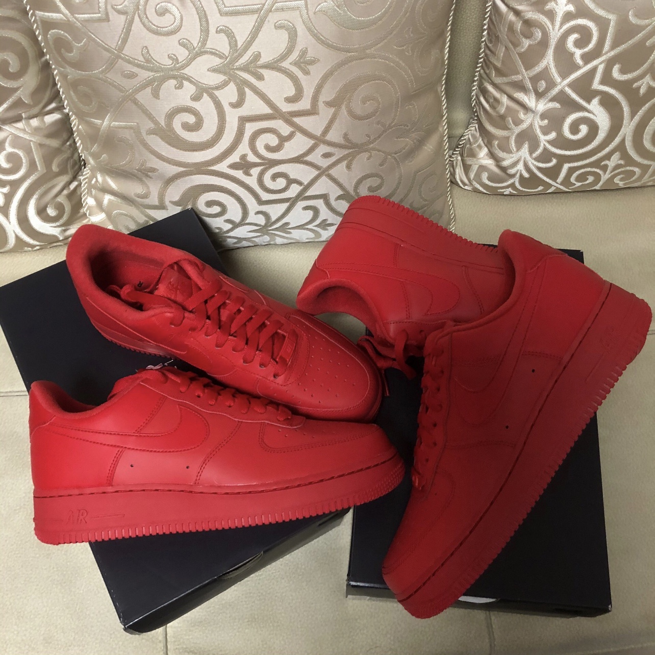 Nike Air Force 1 '07 LV8 Low 1 Triple Red 착용 스타일