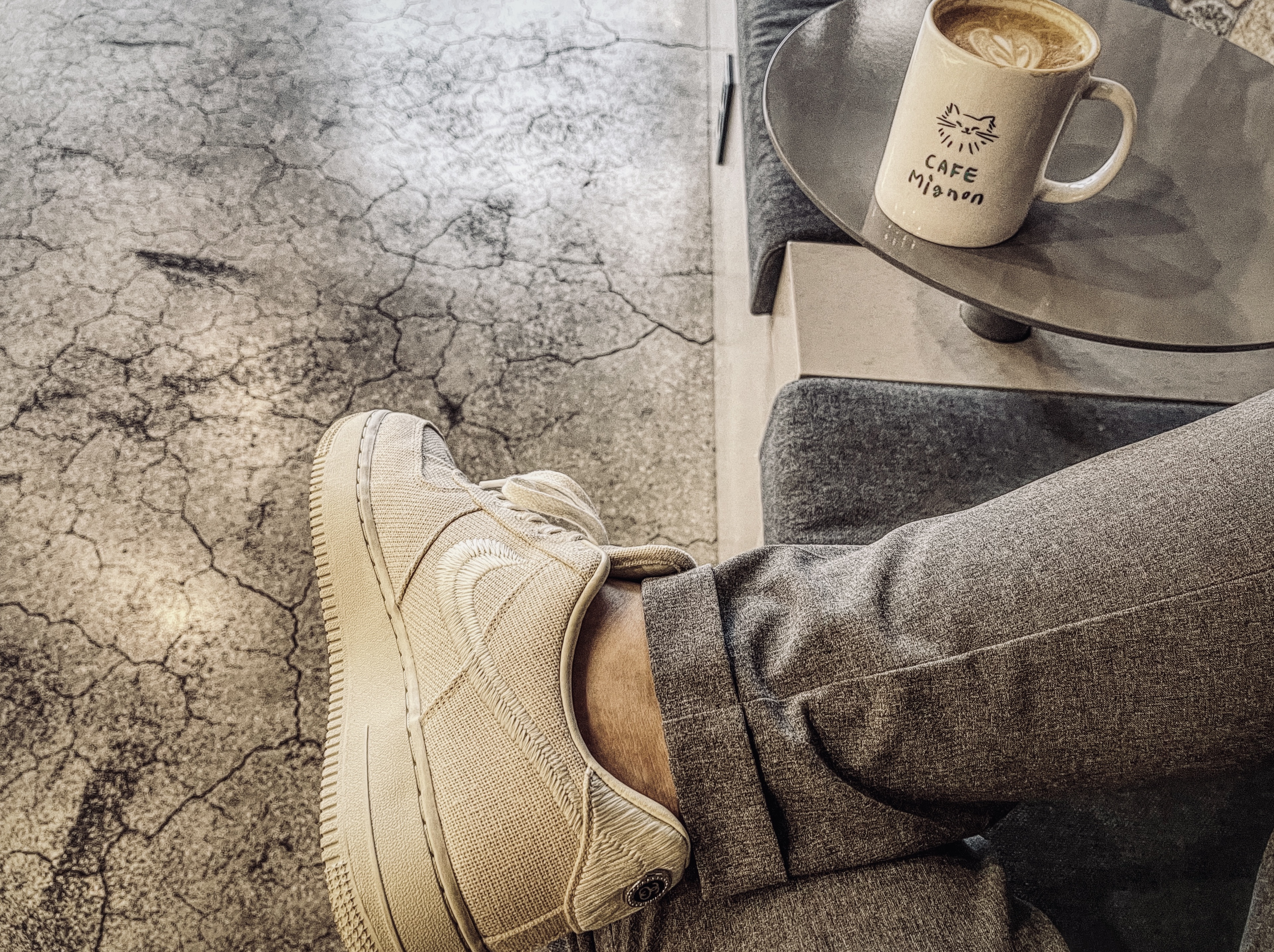 Nike x Stussy Air Force 1 Low Fossil, Nike Air Force 1 '07 LV8 Coffee 착용 스타일 - 1