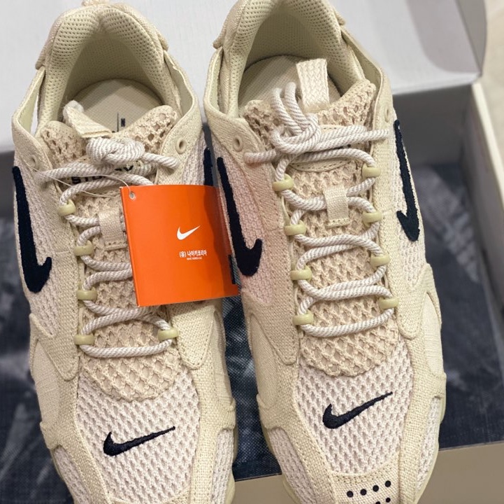 Nike x Stussy Air Zoom Spiridon Cage 2 Fossil 착용 스타일 - 2