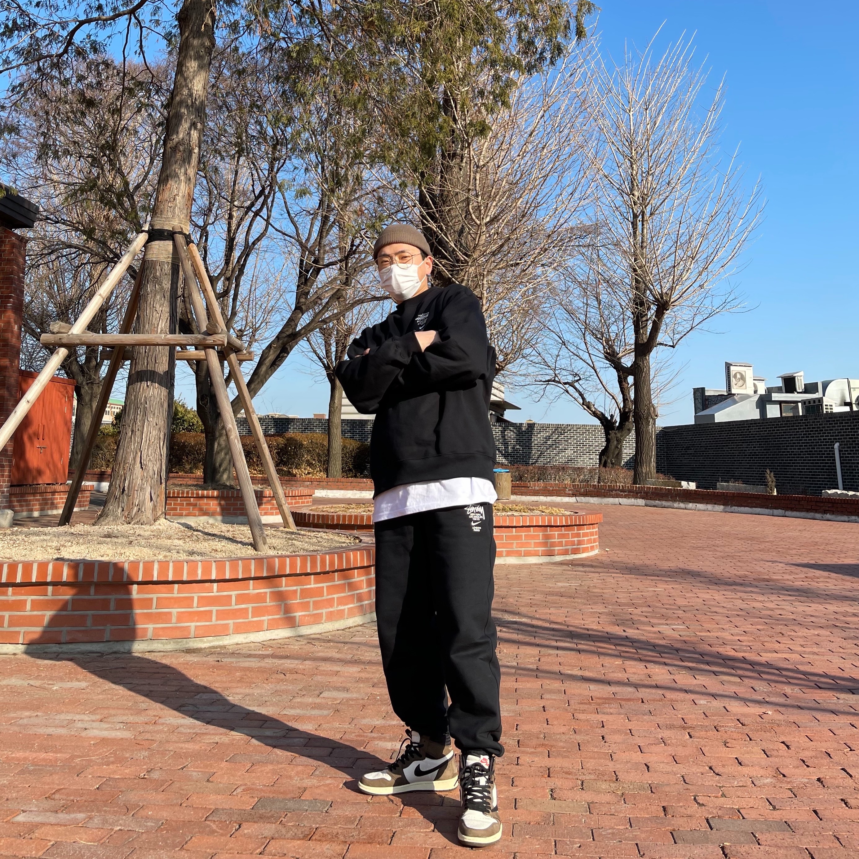 Jordan 1 x Travis Scott Retro High OG SP Mocha, Nike x Stussy NRG ZR Fleece Crewneck Black - US/EU 착용 스타일