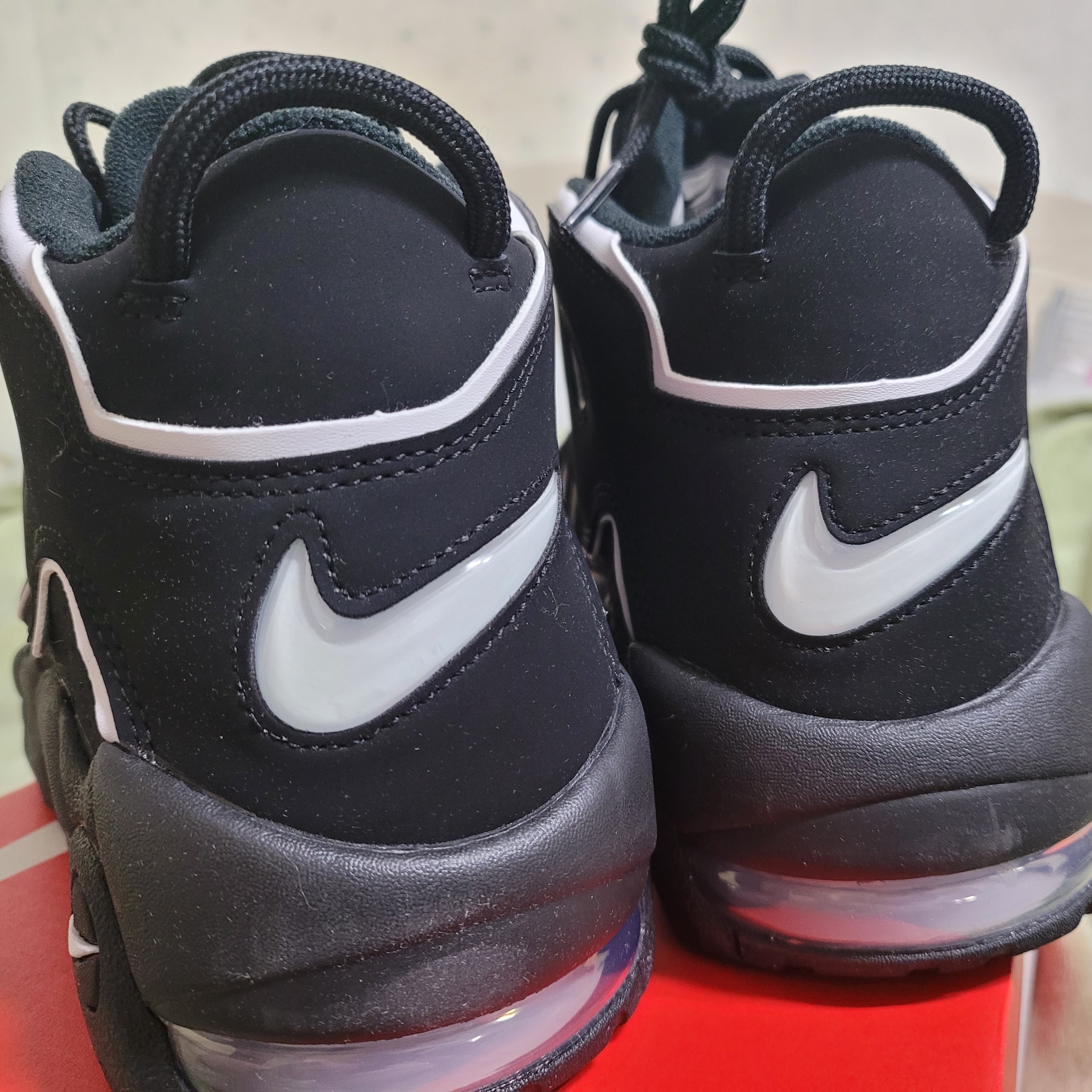 Nike Air More Uptempo Black White 2020 착용 스타일 - 2