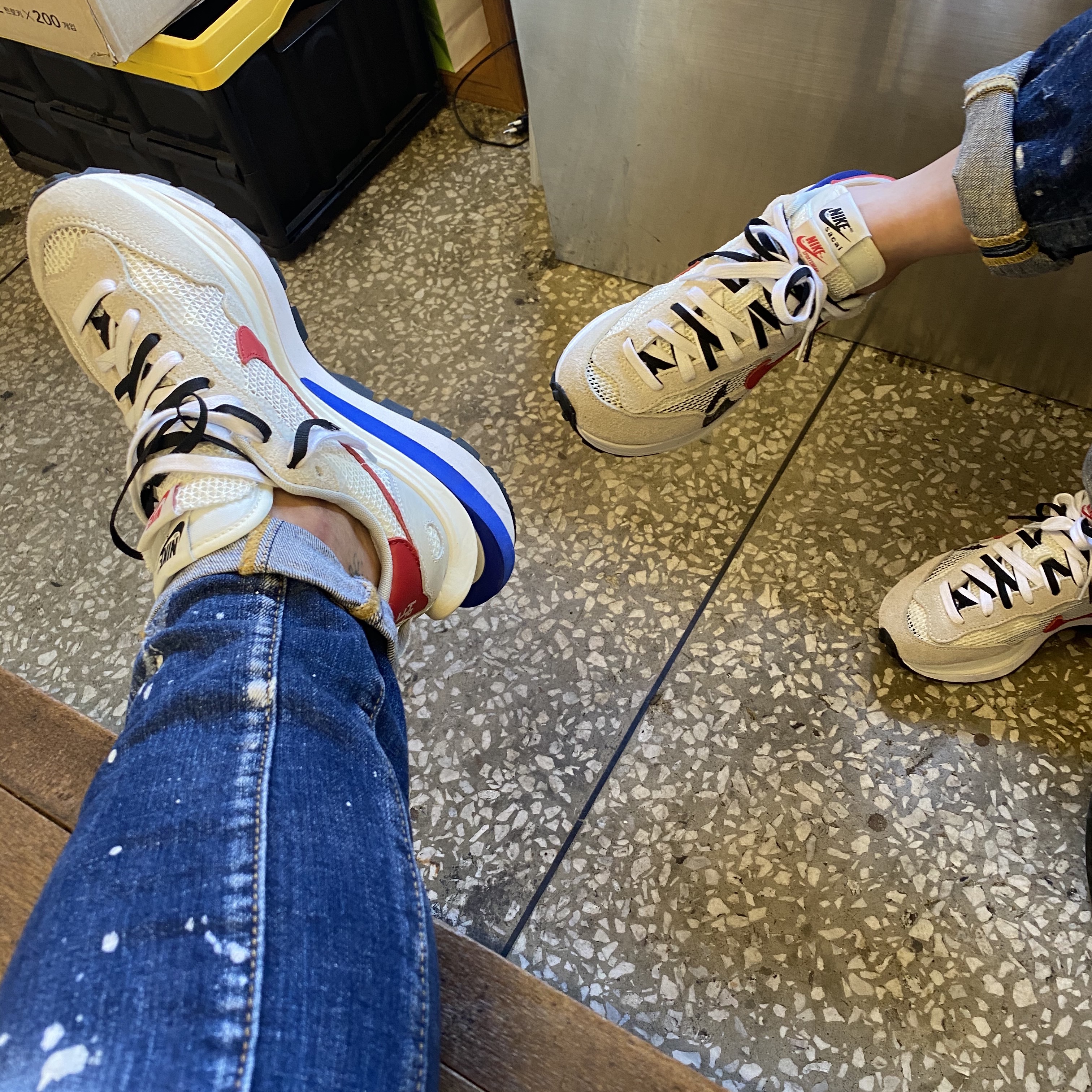 Nike x Sacai VaporWaffle Royal Fuchsia 착용 스타일