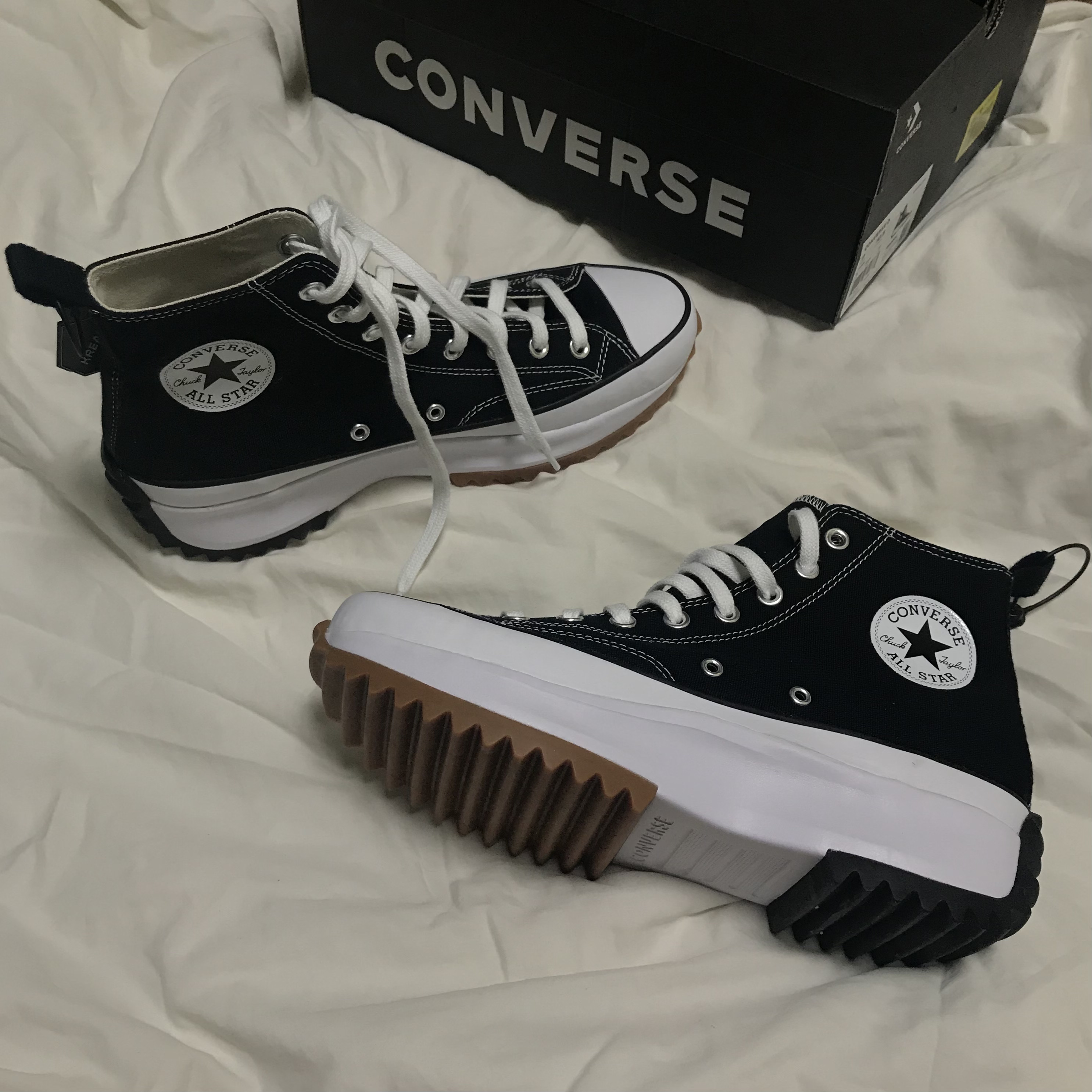 Converse Run Star Hike Hi Black White Gum 착용 스타일 - 2