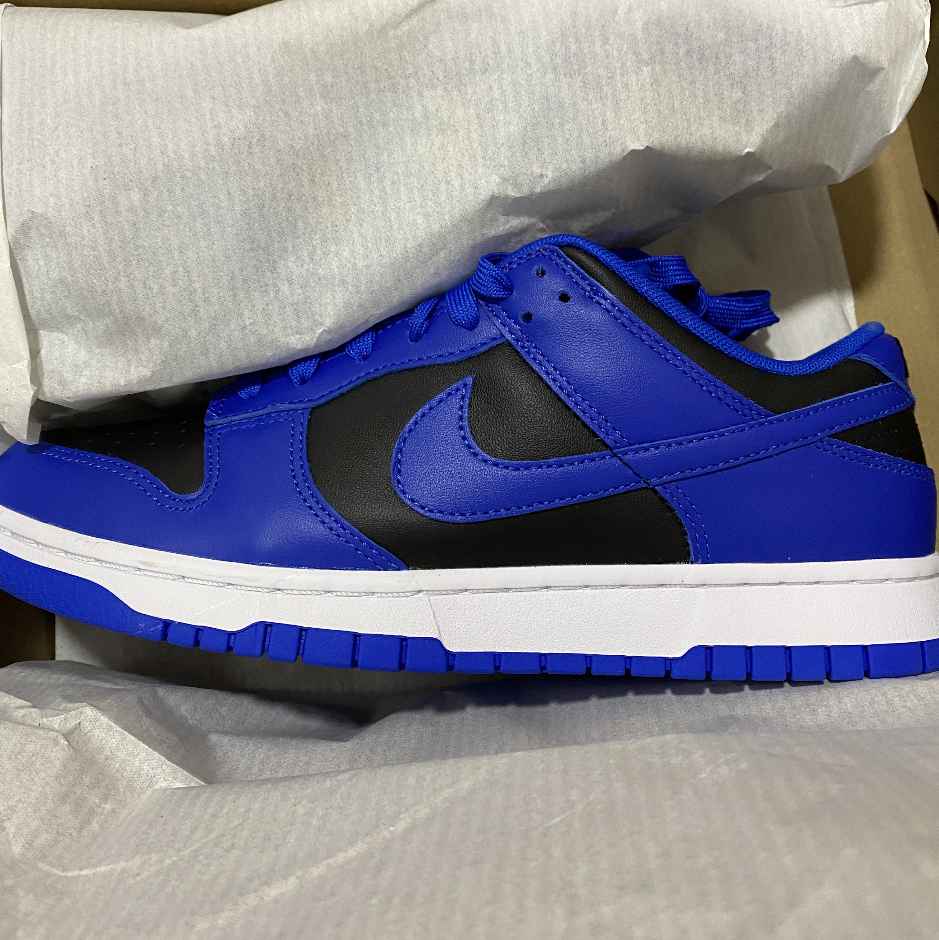 (W) Jordan 1 Retro High OG Silver Toe, Nike Dunk Low Retro Hyper Cobalt 착용 스타일 - 2