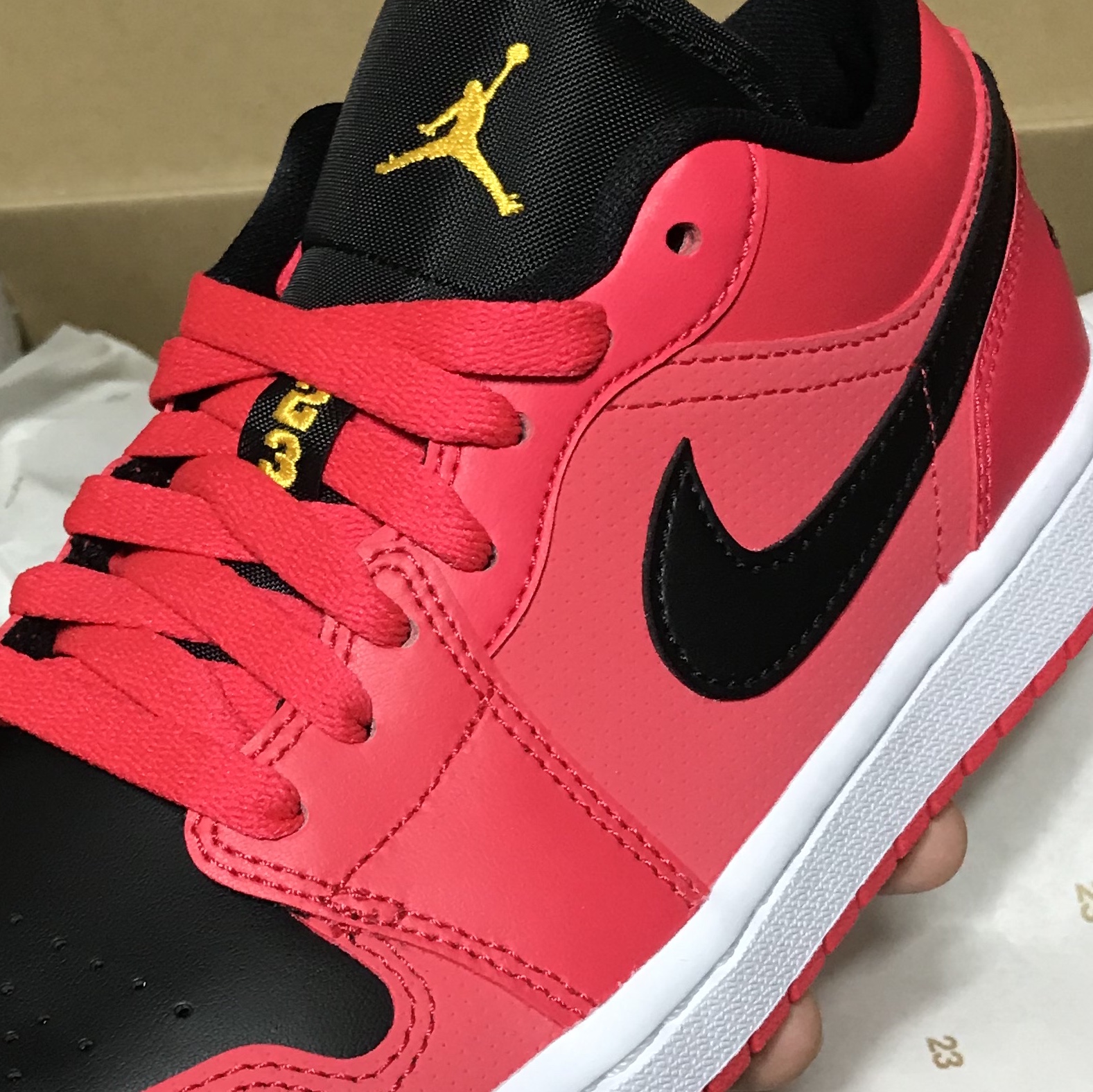 (W) Jordan 1 Low Siren Red 착용 스타일