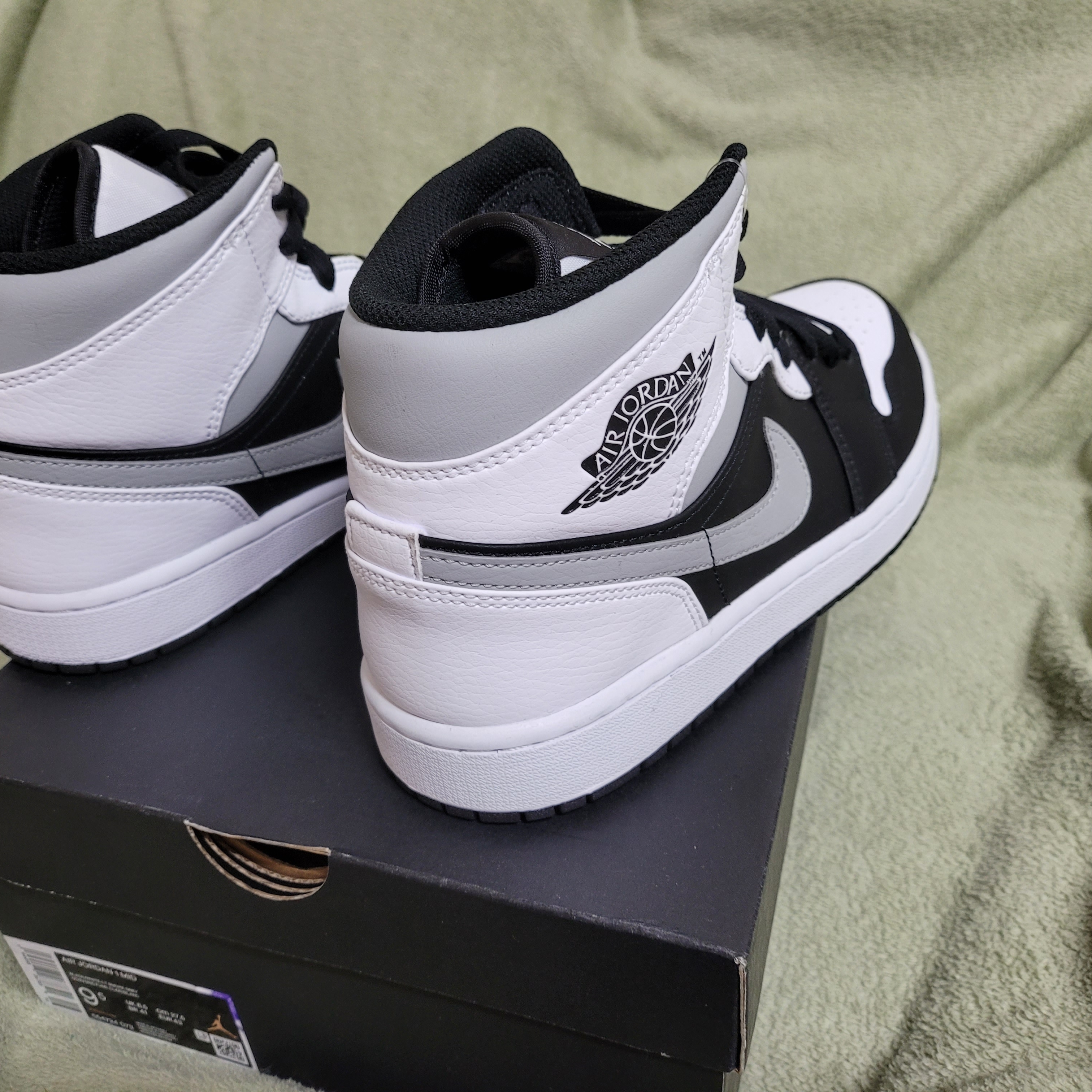 Jordan 1 Mid White Shadow 착용 스타일 - 3