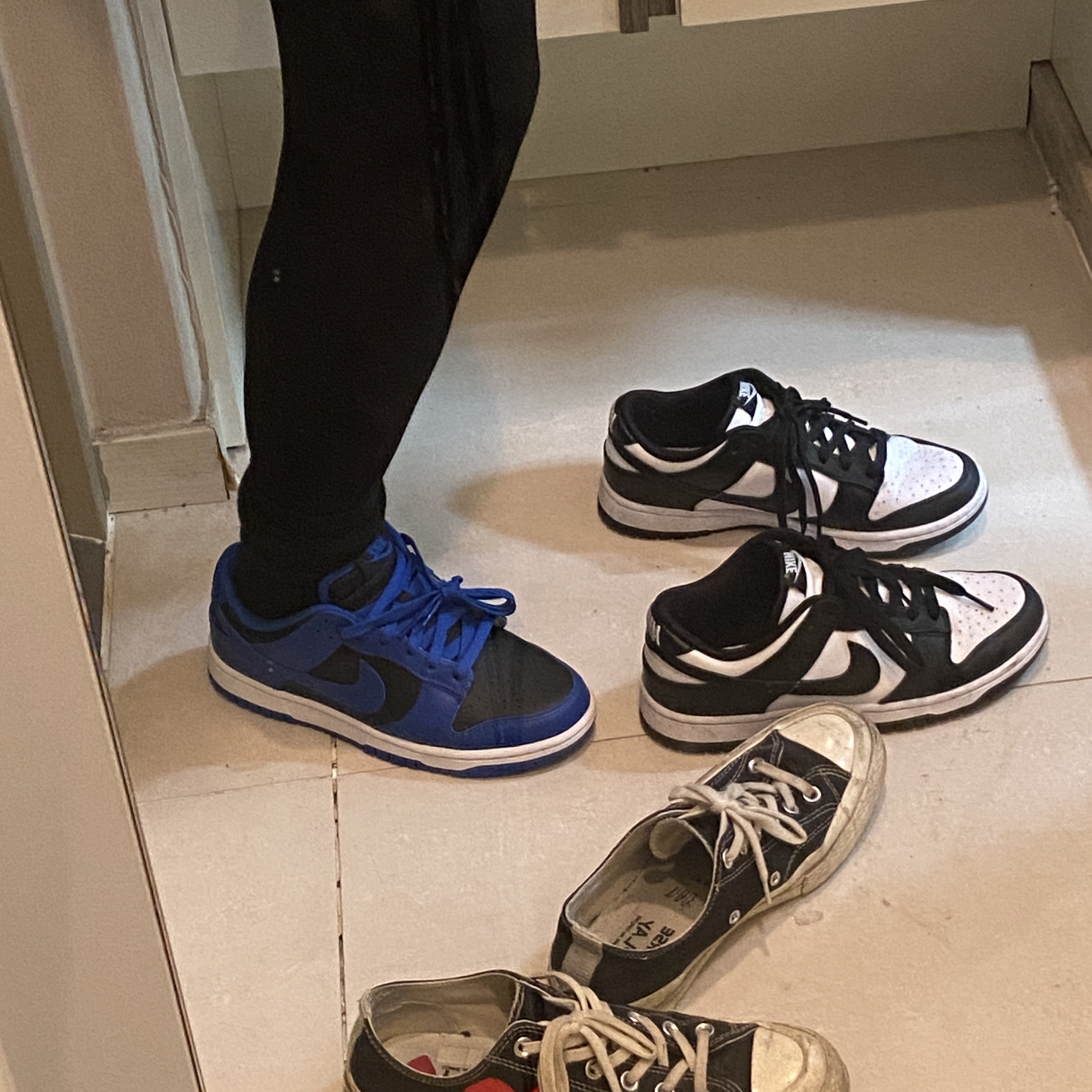 Nike Dunk Low Retro Hyper Cobalt, Nike Dunk Low Retro Black 착용 스타일 - 1