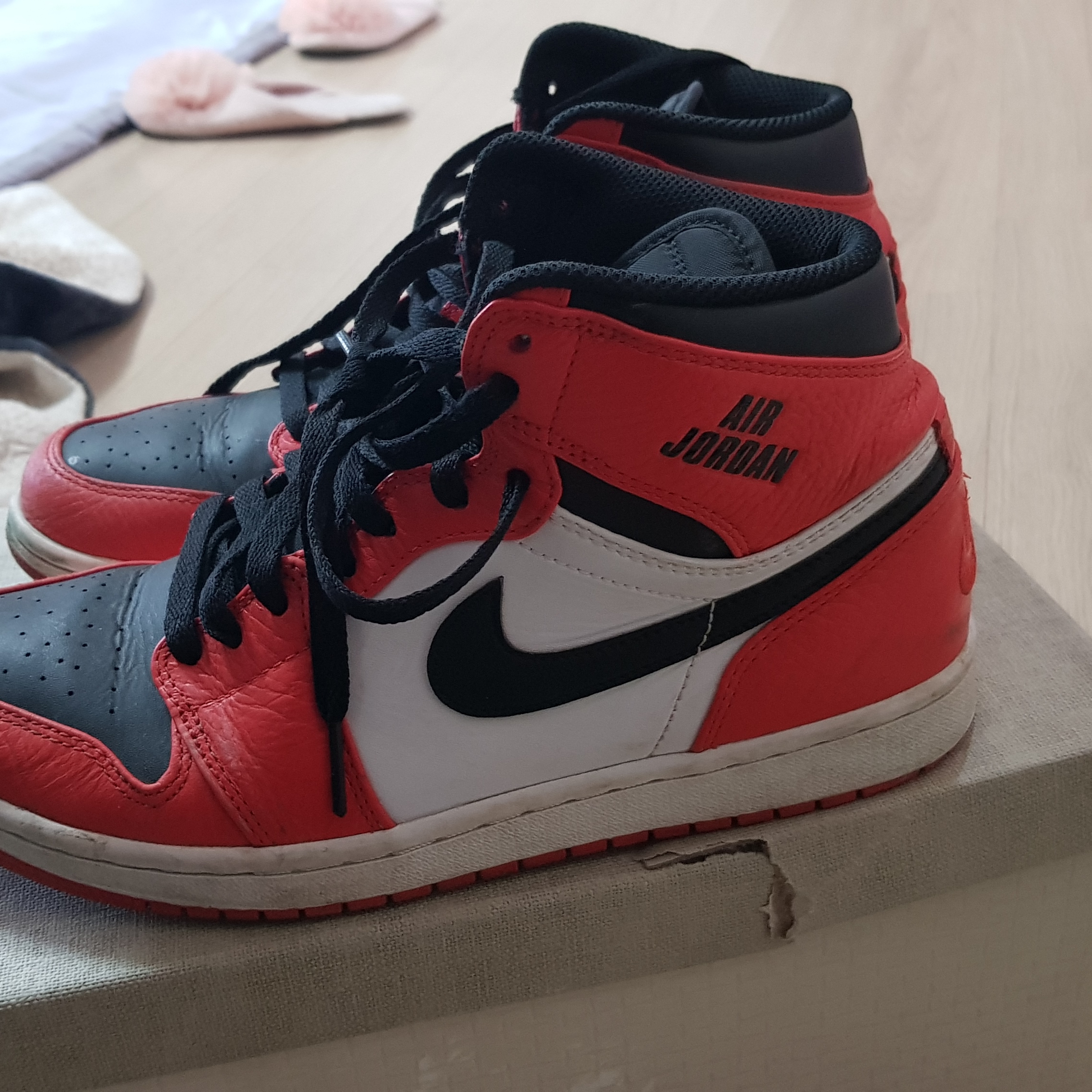 Jordan 1 Retro High Rare Air Max Orange 착용 스타일