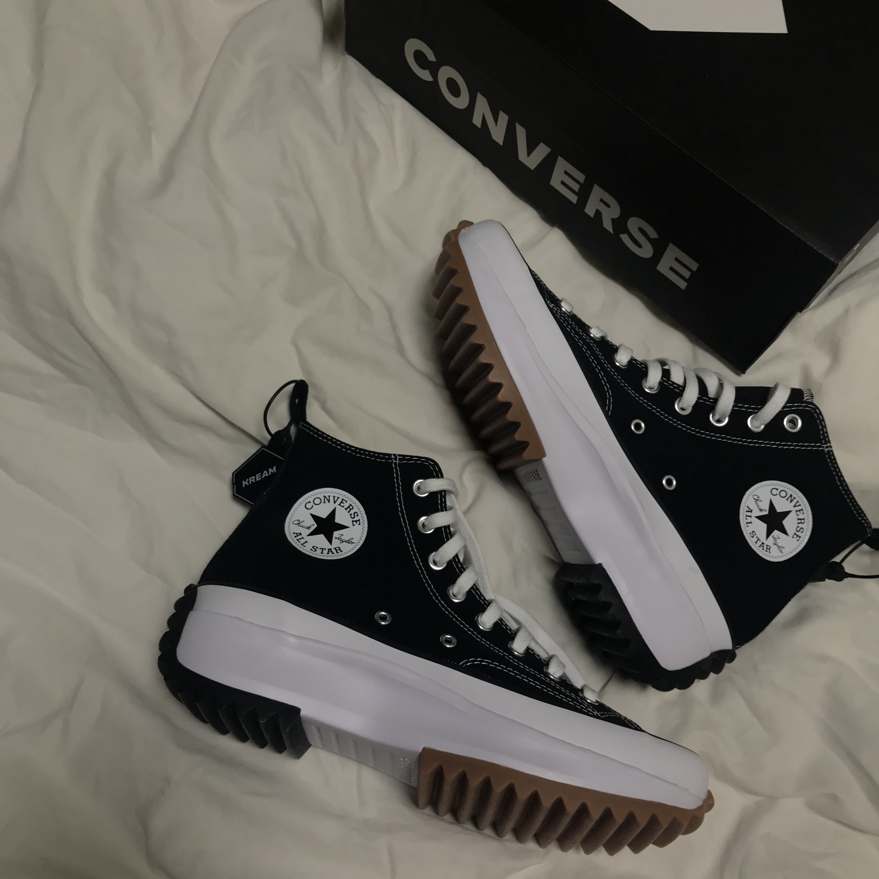 Converse Run Star Hike Hi Black White Gum 착용 스타일 - 3