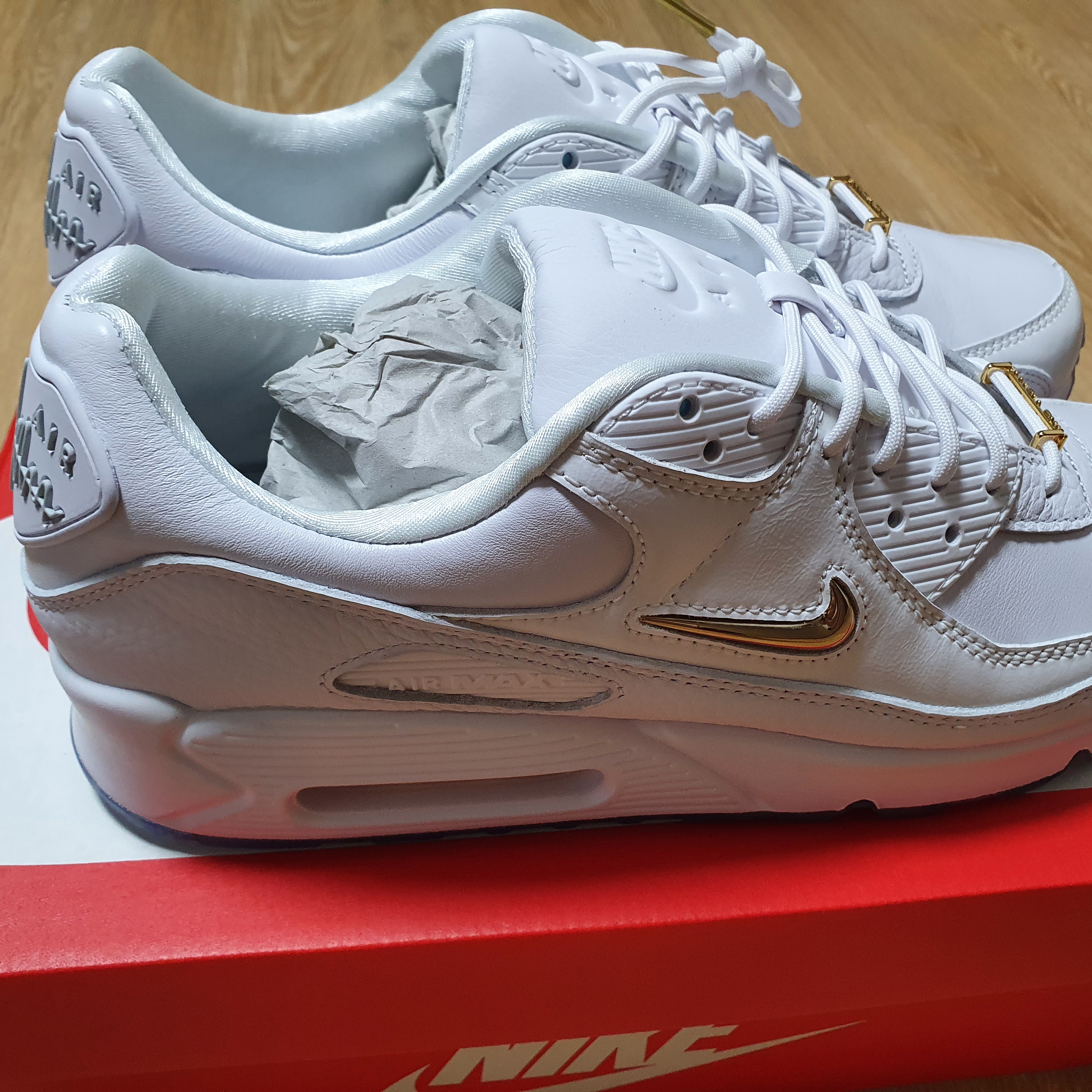 Nike Air Max 90 Pirate Radio White Gold 착용 스타일 - 3