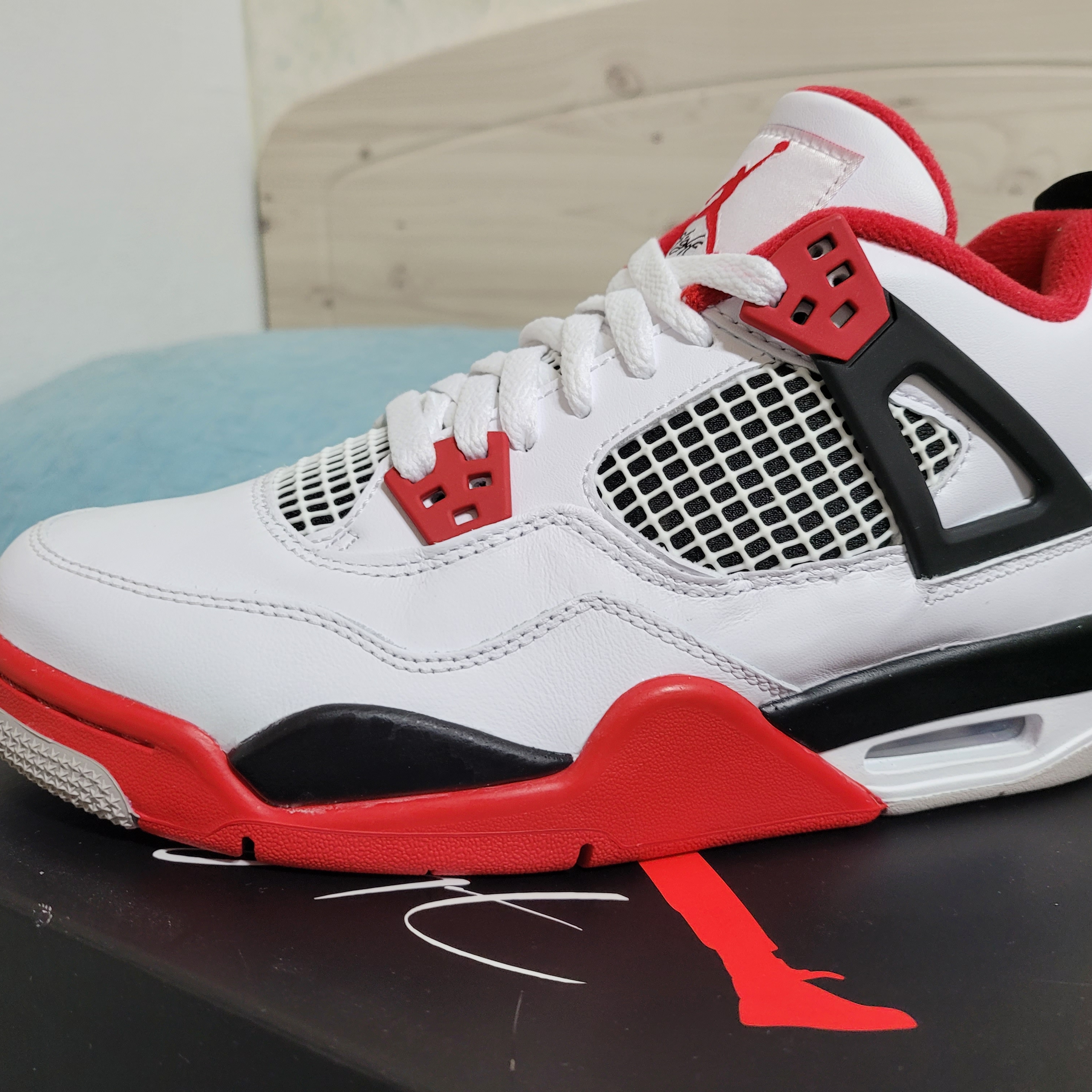 Jordan 4 Retro OG Fire Red 2020, (GS) Jordan 4 Retro OG Fire Red 2020 착용 스타일 - 2
