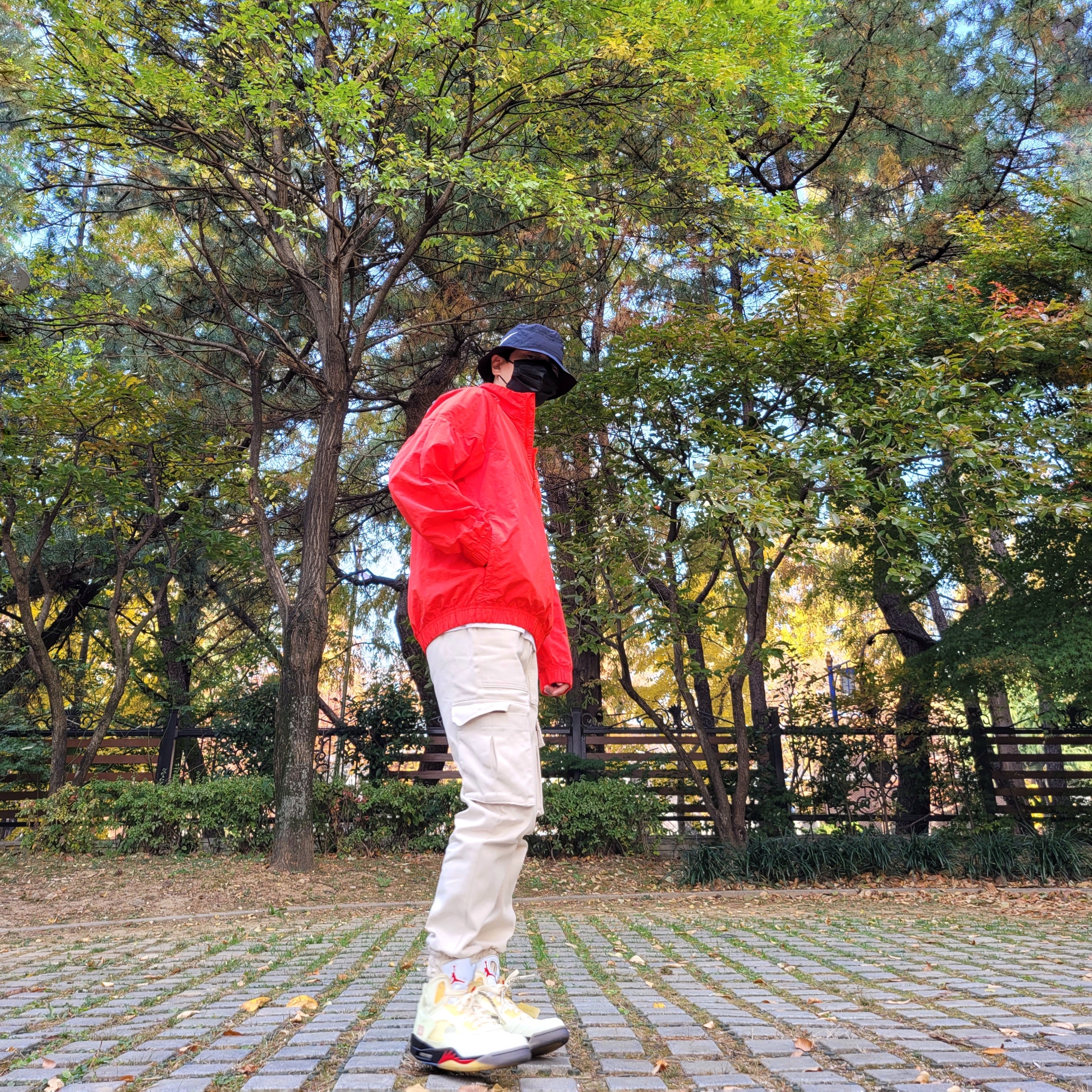 Jordan 5 x Off-White Retro SP Sail Fire Red, Nike x Stussy Windrunner Jacket Habanero Red 착용 스타일