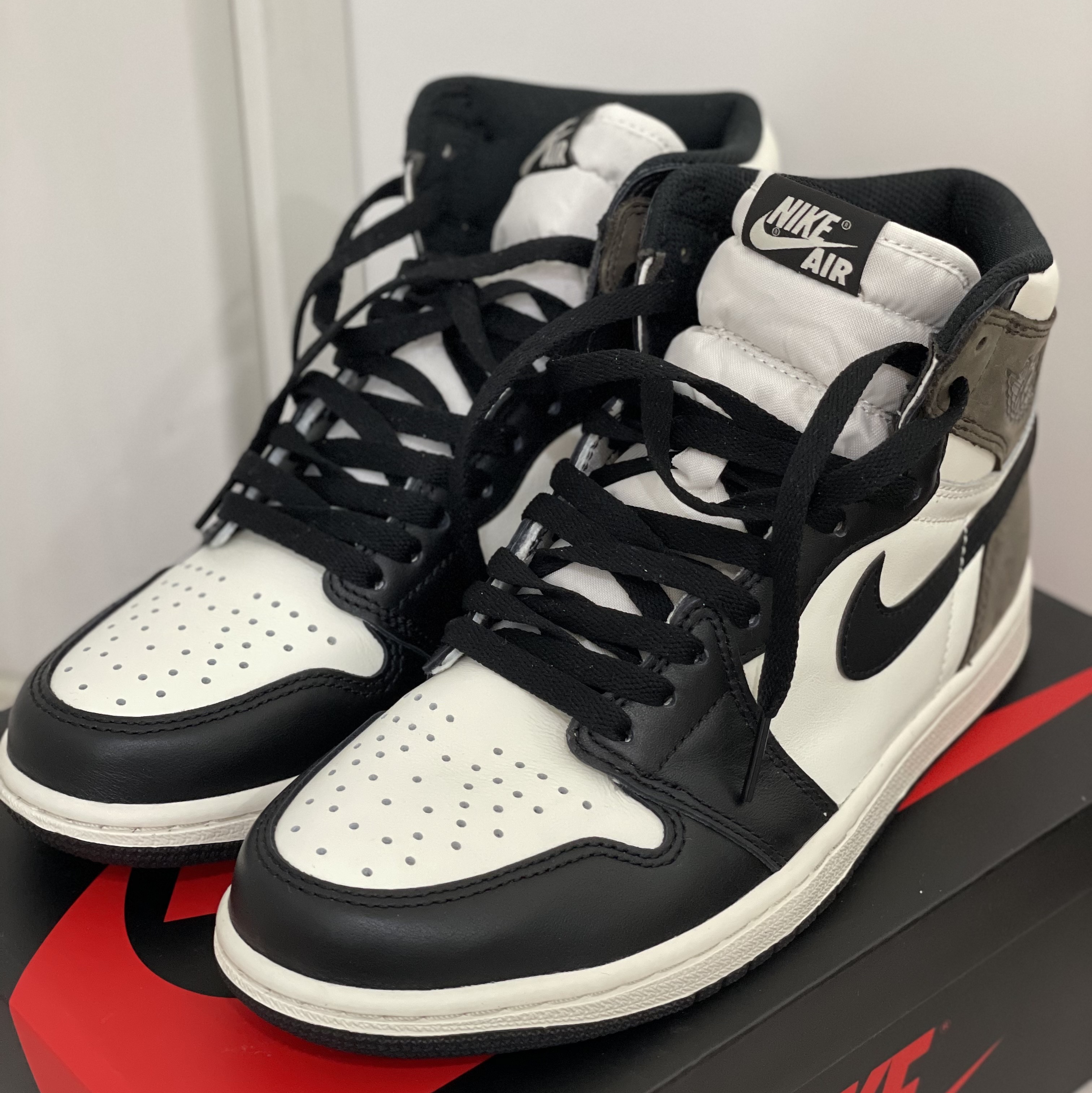 Jordan 1 Retro High OG Black Mocha 착용 스타일