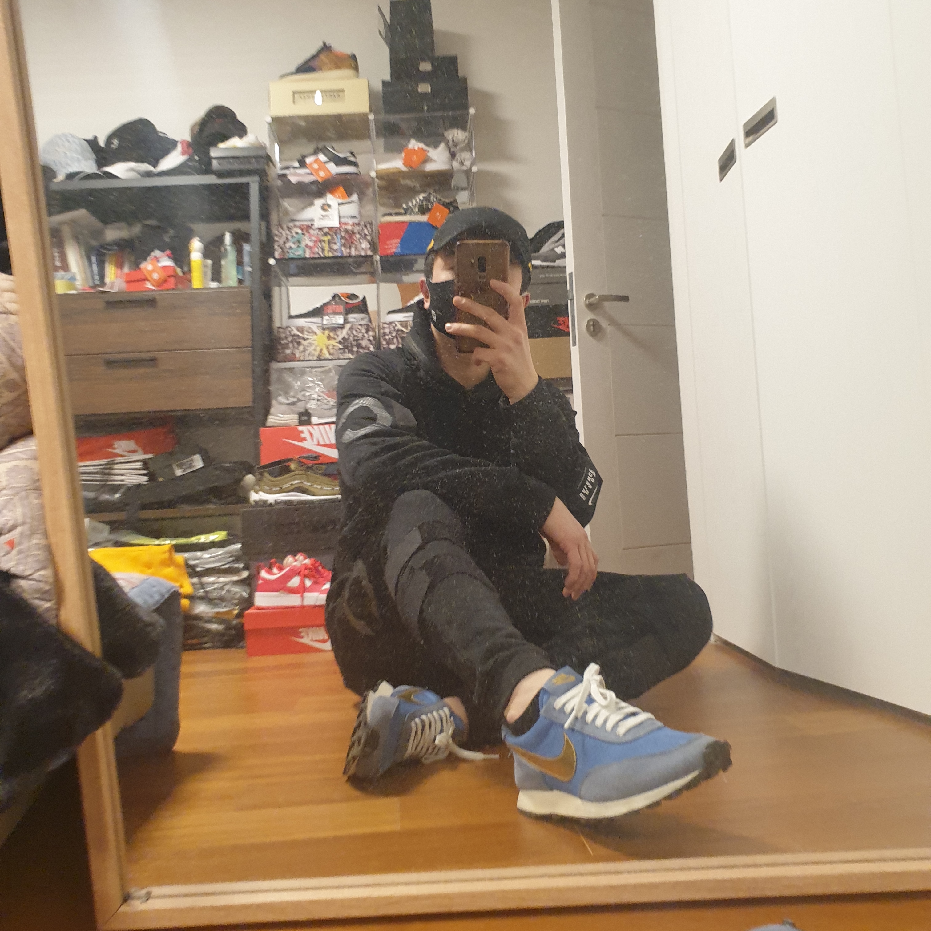 Nike x Drake Nocta Essential Cap Black, Nike Daybreak SP Metallic Gold Mountain Blue 착용 스타일 - 3