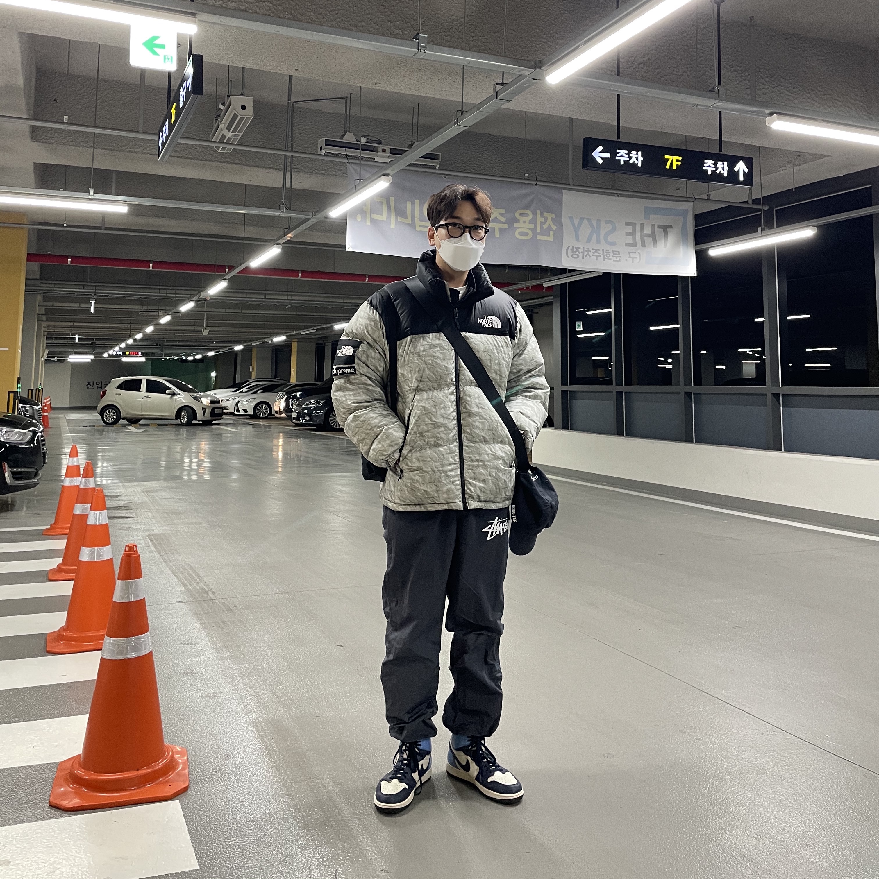 Jordan 1 Retro High Obsidian UNC, Nike x Stussy Beach Pants Off Noir 착용 스타일