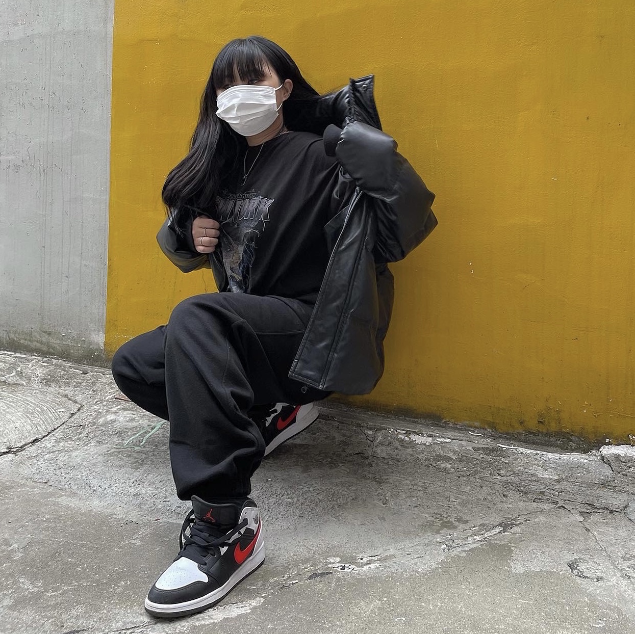 (GS) Jordan 1 Mid Black Chile Red 착용 스타일 - 4