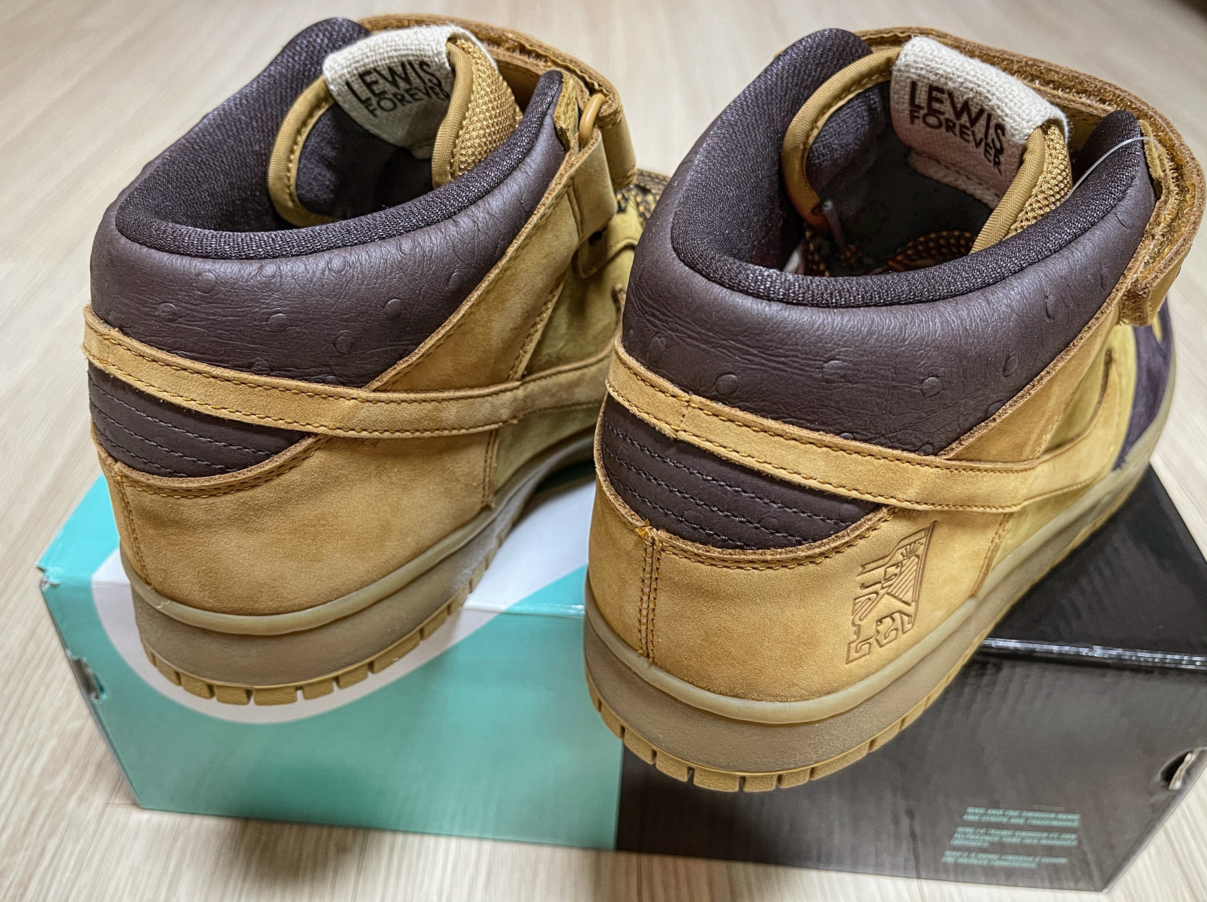 Nike SB Dunk Mid Lewis Marnell 착용 스타일 - 2