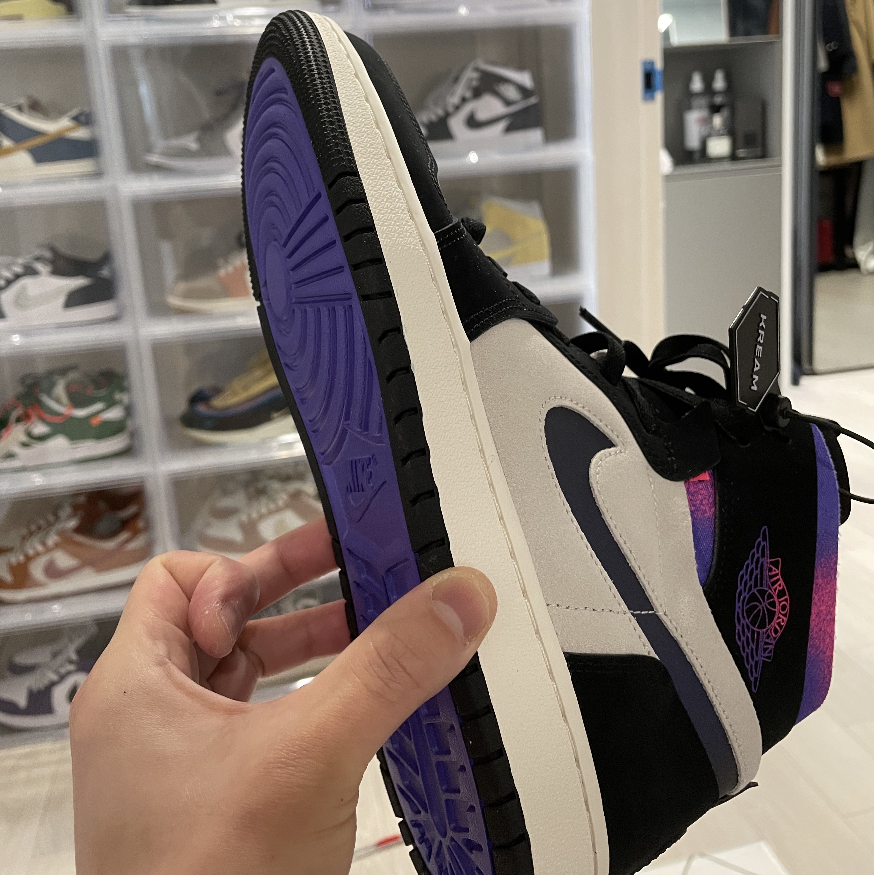 Jordan 1 x Paris Saint-Germain Zoom Air CMFT, Jordan 1 x Travis Scott Retro High OG SP Mocha 착용 스타일 - 2