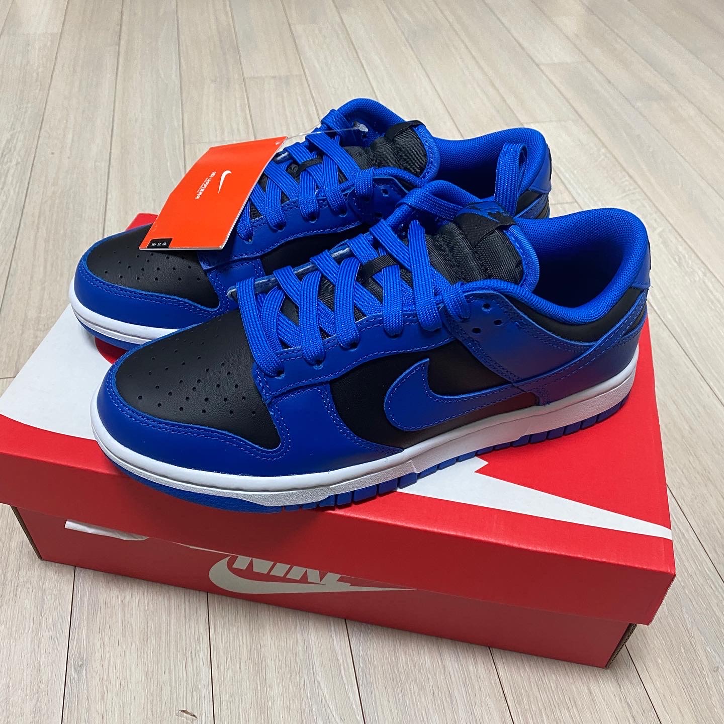 Nike Dunk Low Retro Hyper Cobalt, Nike Dunk Low Retro Black 착용 스타일 - 2