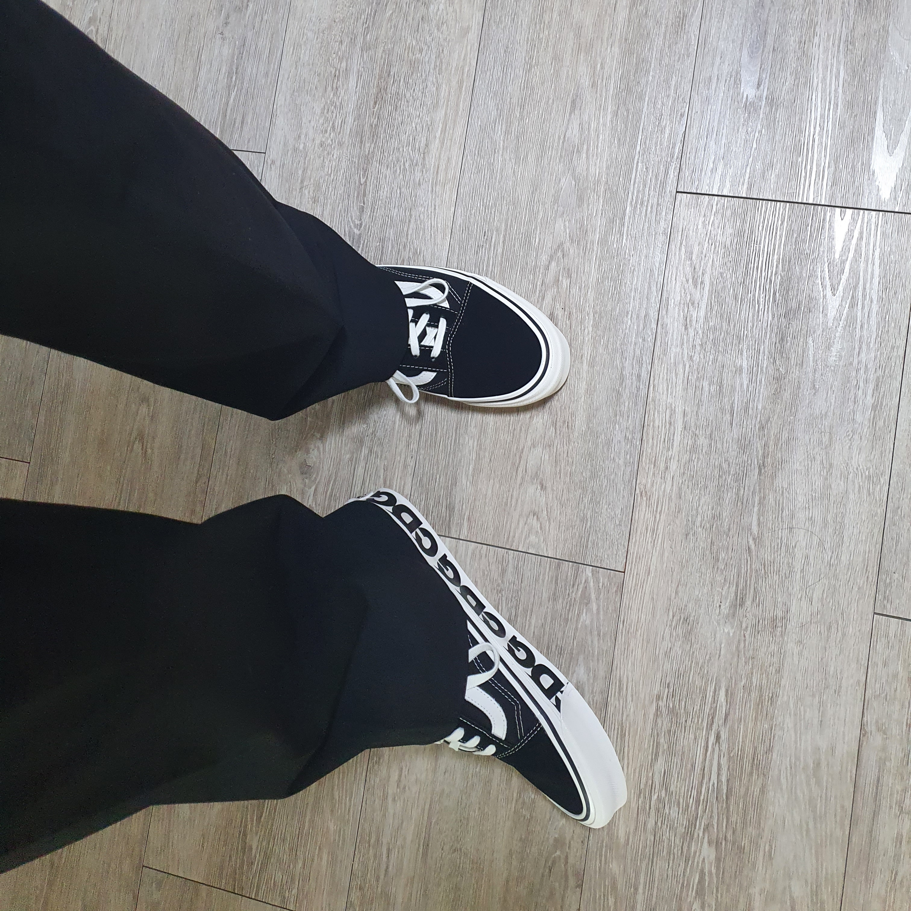 Vans Vault x CDG OG Old Skool LX Side Wall 착용 스타일