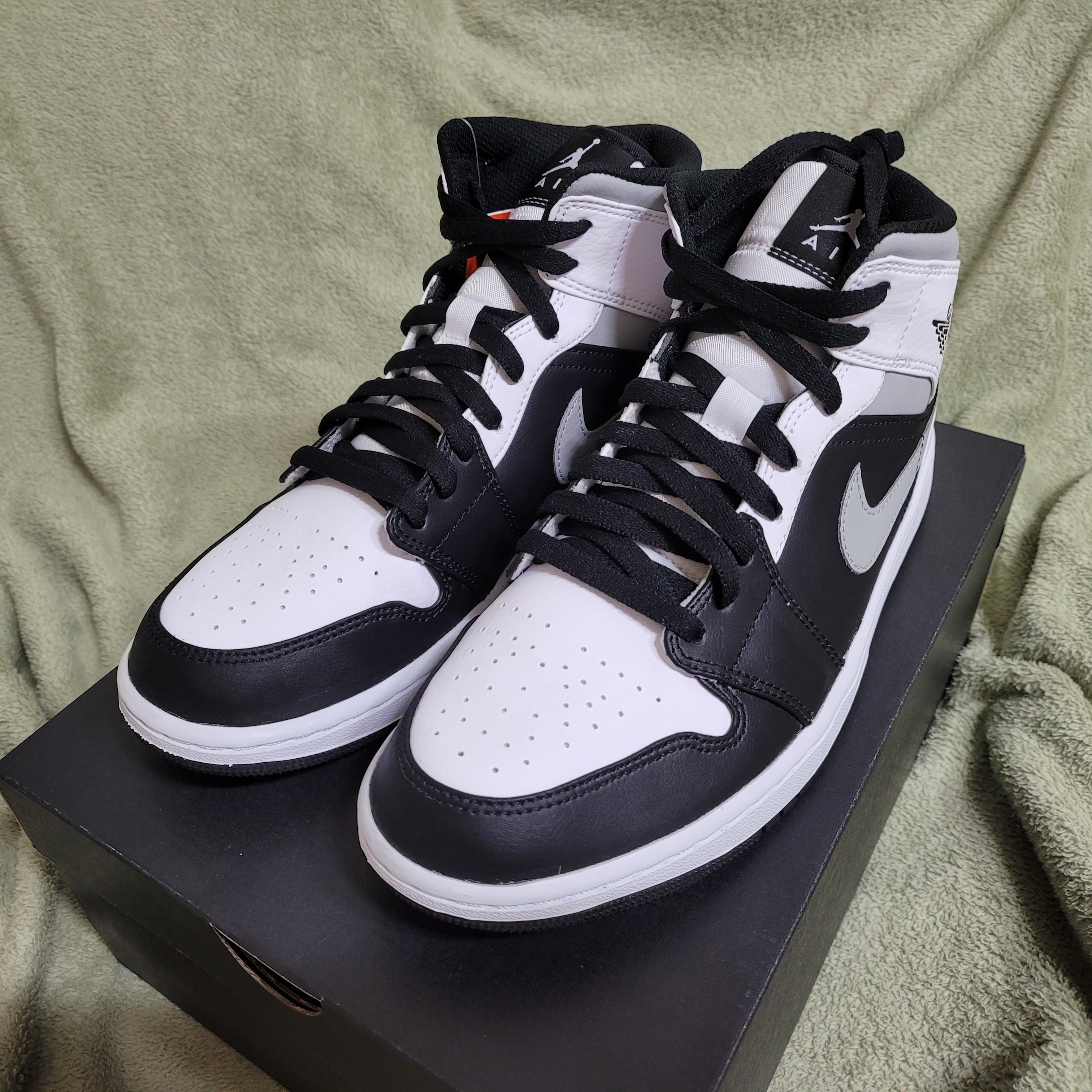 Jordan 1 Mid White Shadow 착용 스타일 - 1