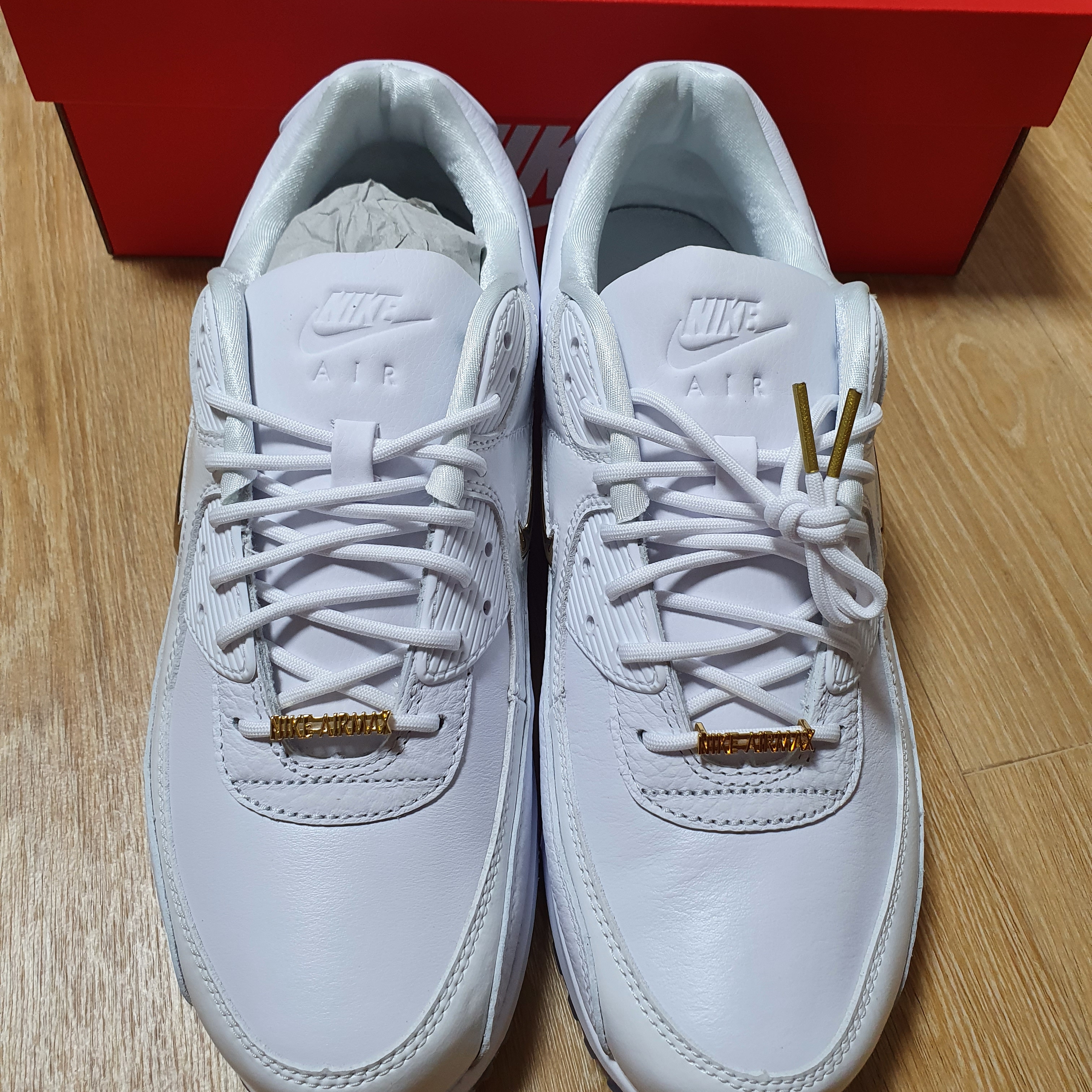 Nike Air Max 90 Pirate Radio White Gold 착용 스타일 - 1