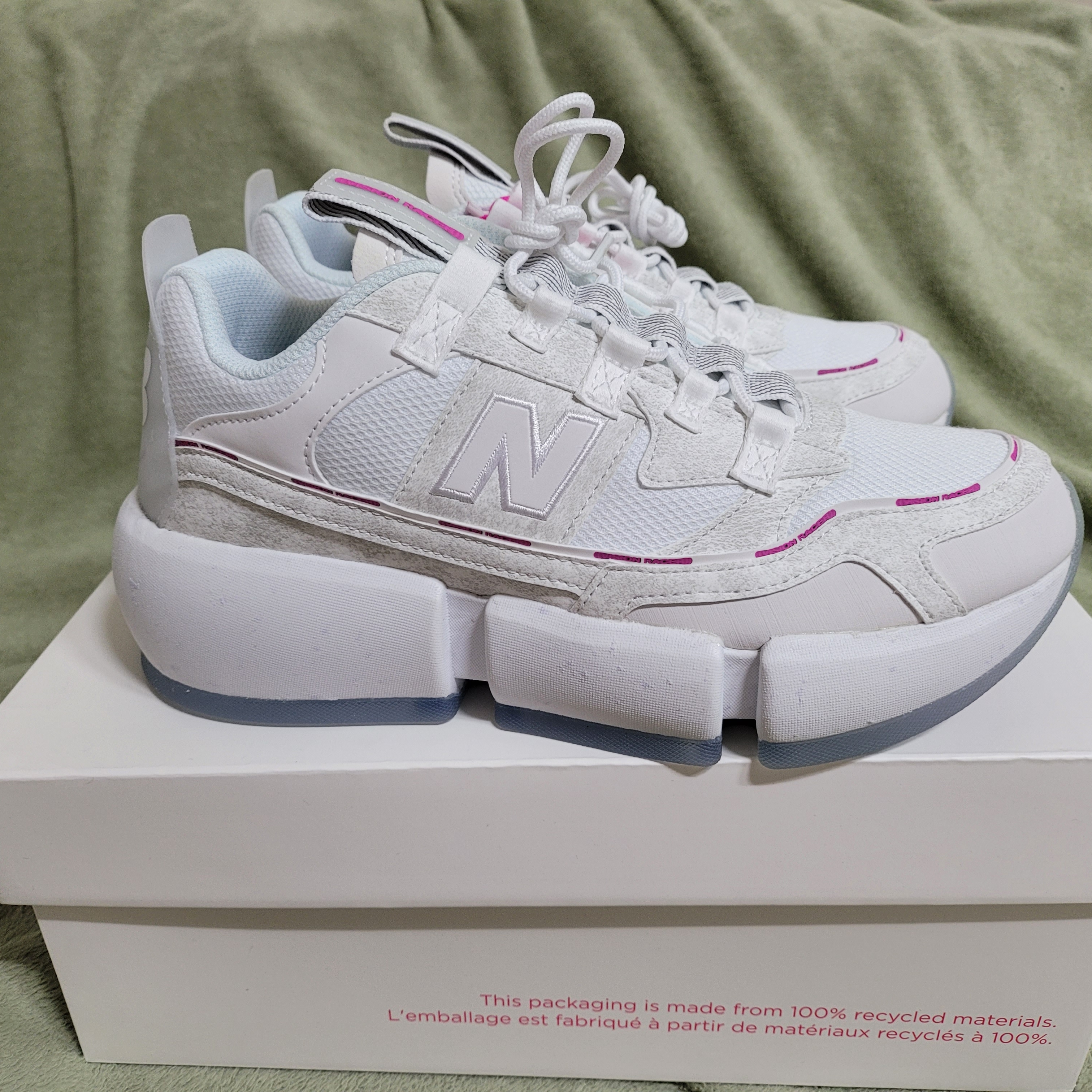 New Balance x Jaden Smith Vision Racer White Pink 착용 스타일 - 2