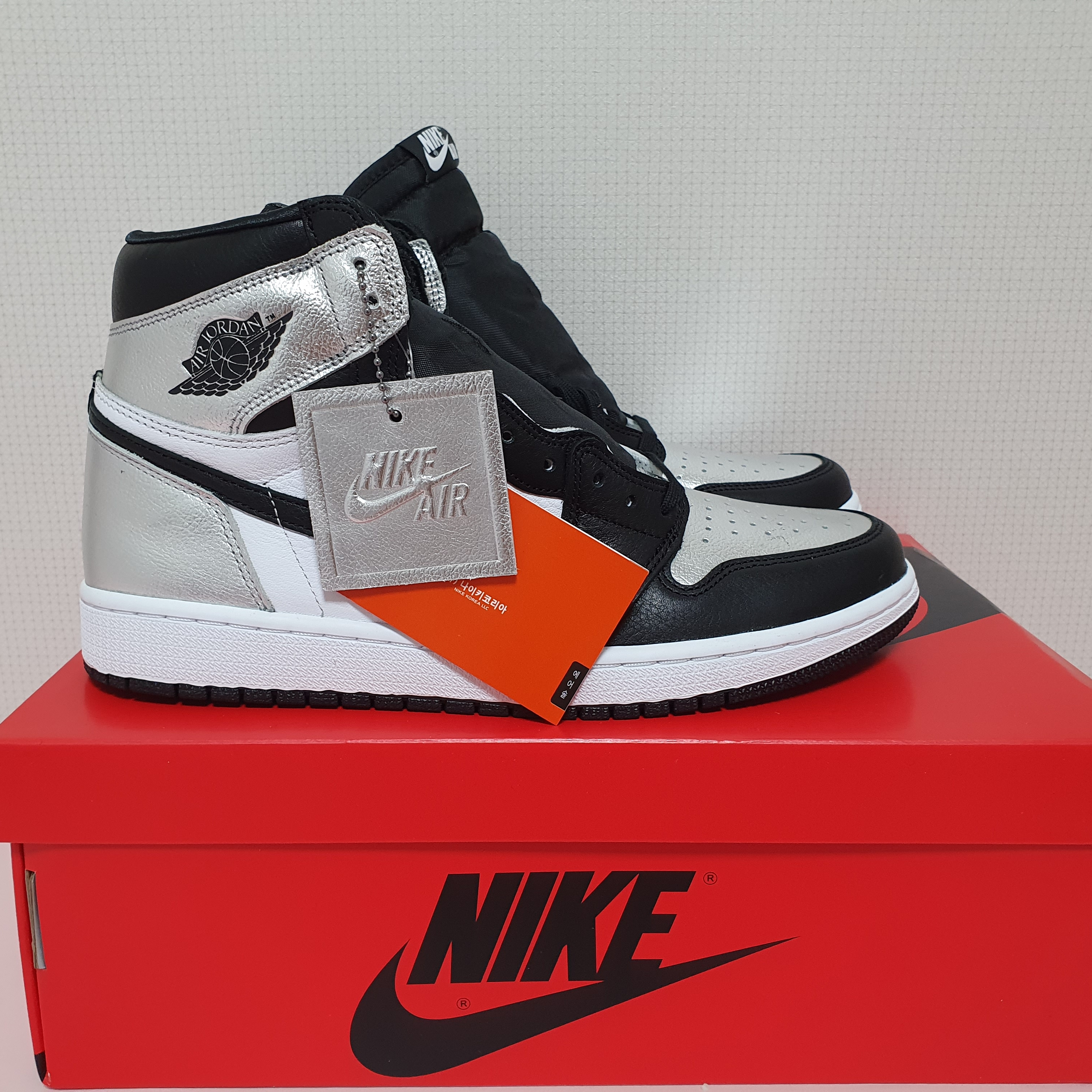 (W) Jordan 1 Retro High OG Silver Toe 착용 스타일 - 4