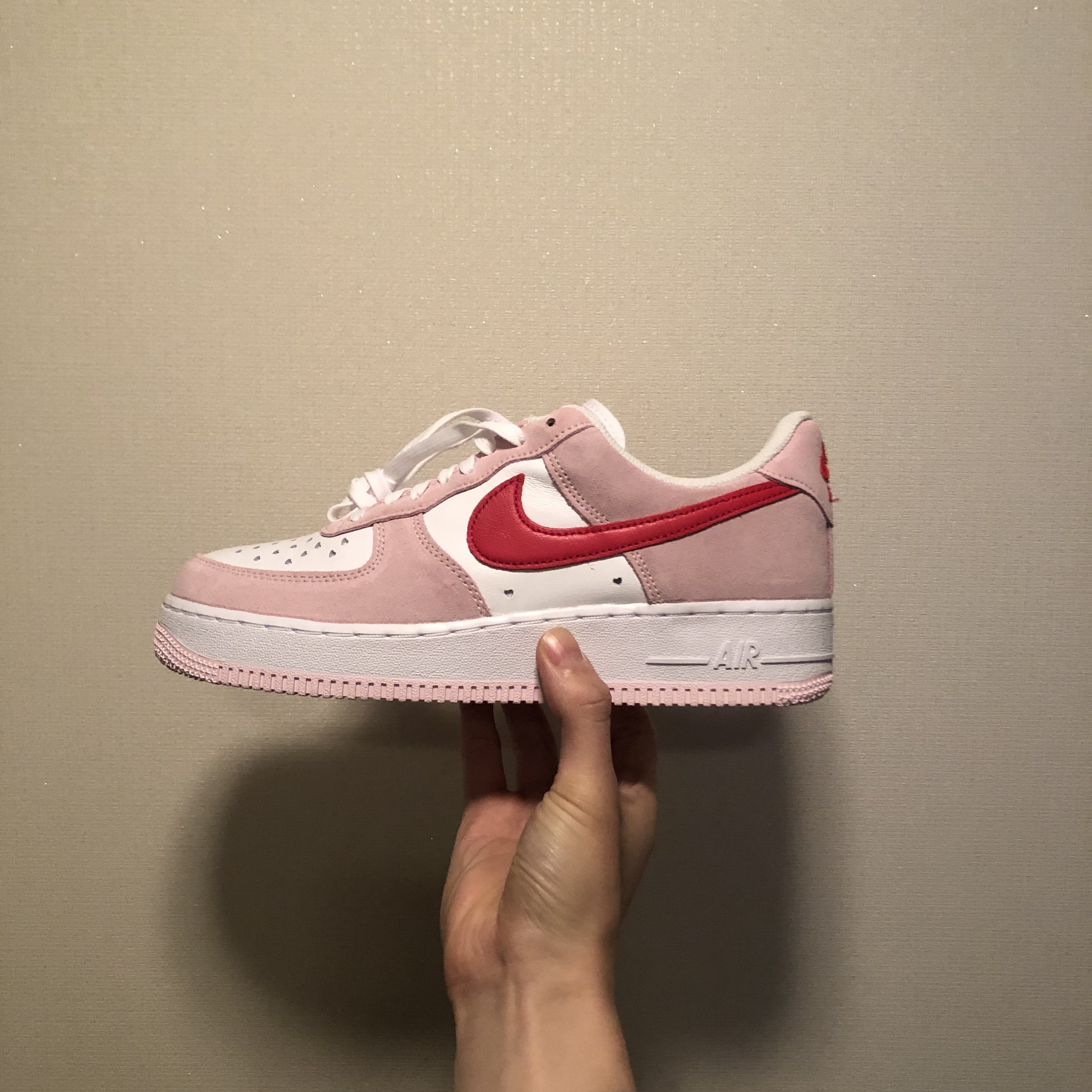 Nike Air Force 1 '07 QS Valentine's Day 착용 스타일