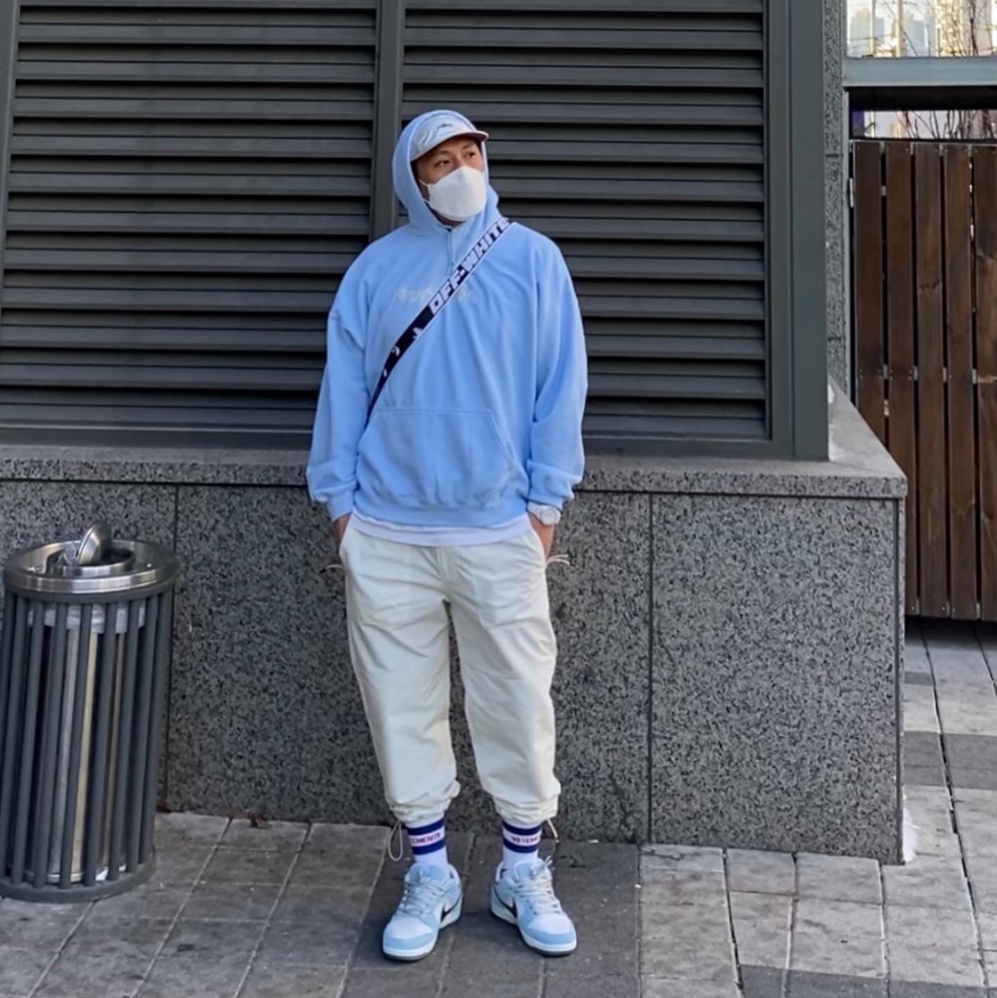 Off-White x Amore Pacific Protection Box (Without Cosmetics), Nike x Sean Cliver SB Dunk Low Holiday Special 착용 스타일 - 4