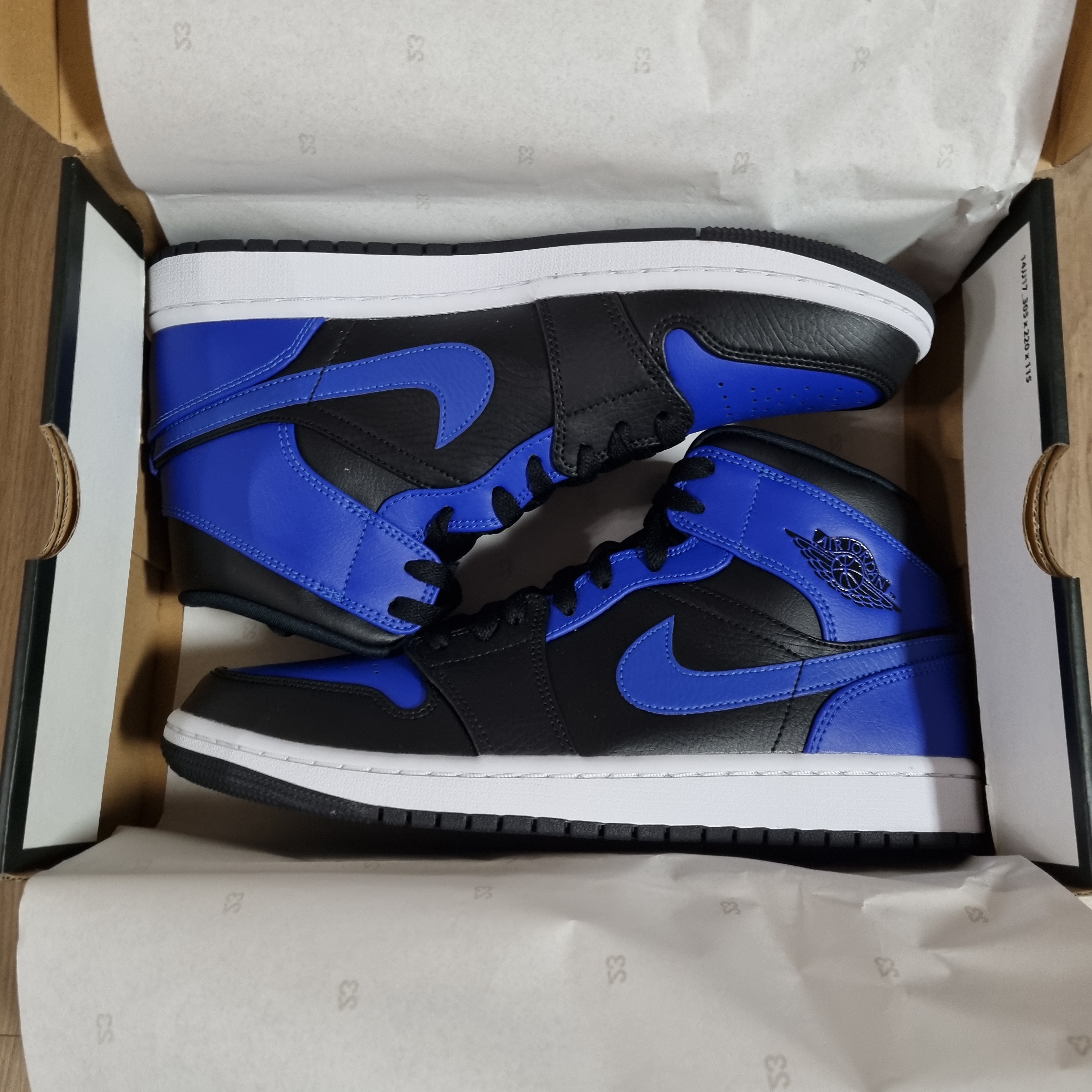 Jordan 1 Mid Black Hyper Royal 착용 스타일