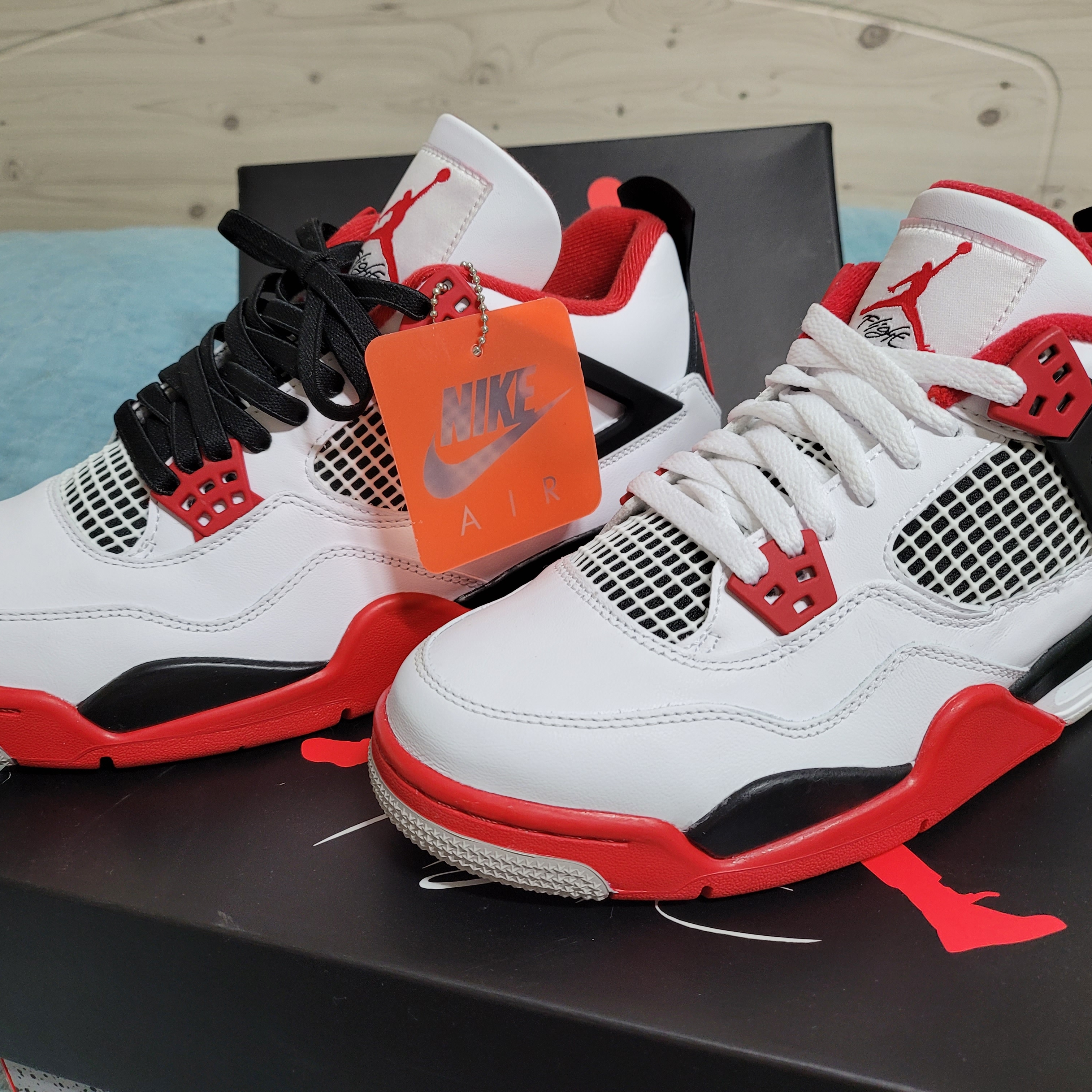 Jordan 4 Retro OG Fire Red 2020, (GS) Jordan 4 Retro OG Fire Red 2020 착용 스타일 - 1