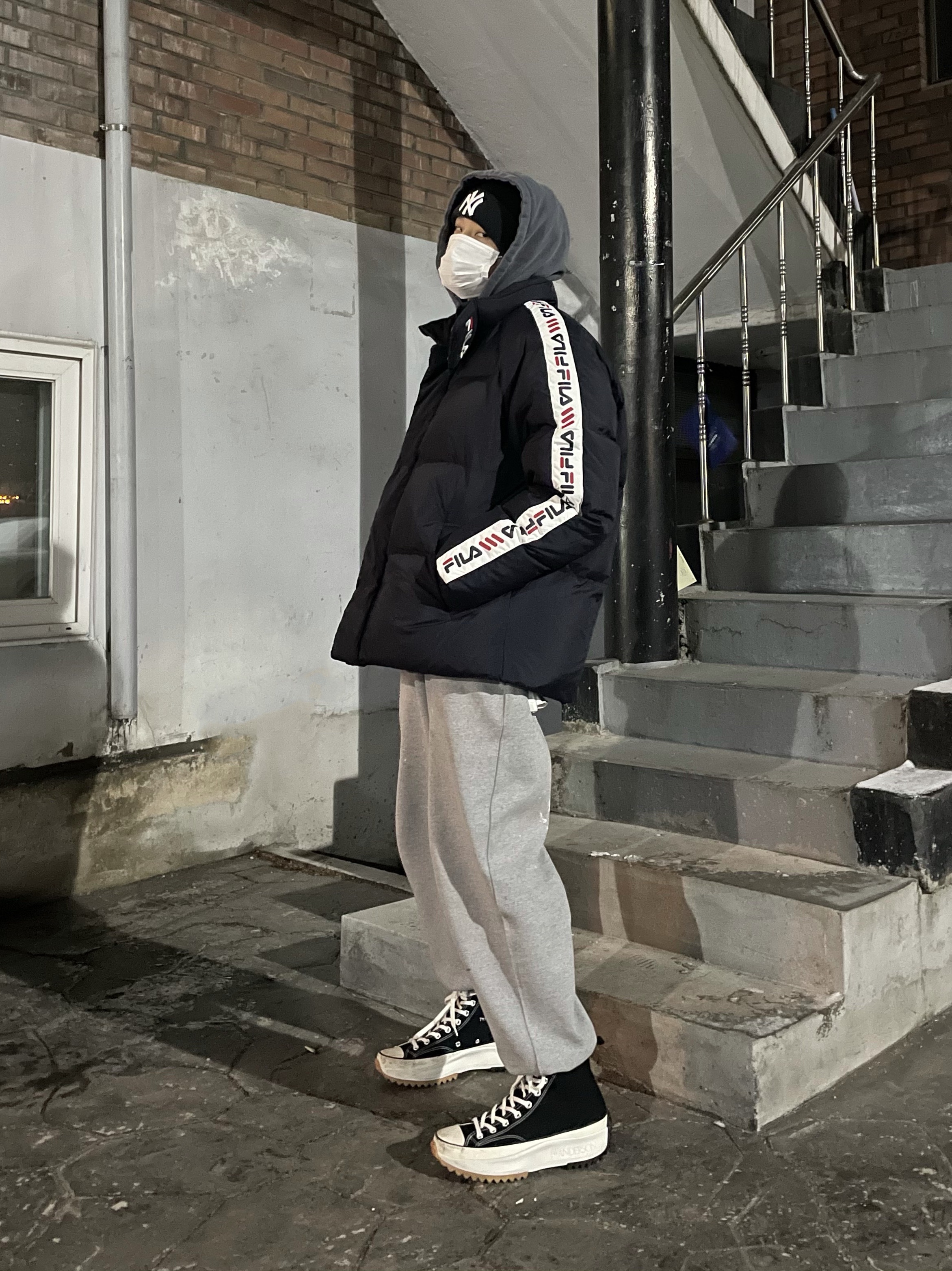 Converse x JW Anderson Run Star Hike Hi Black 착용 스타일