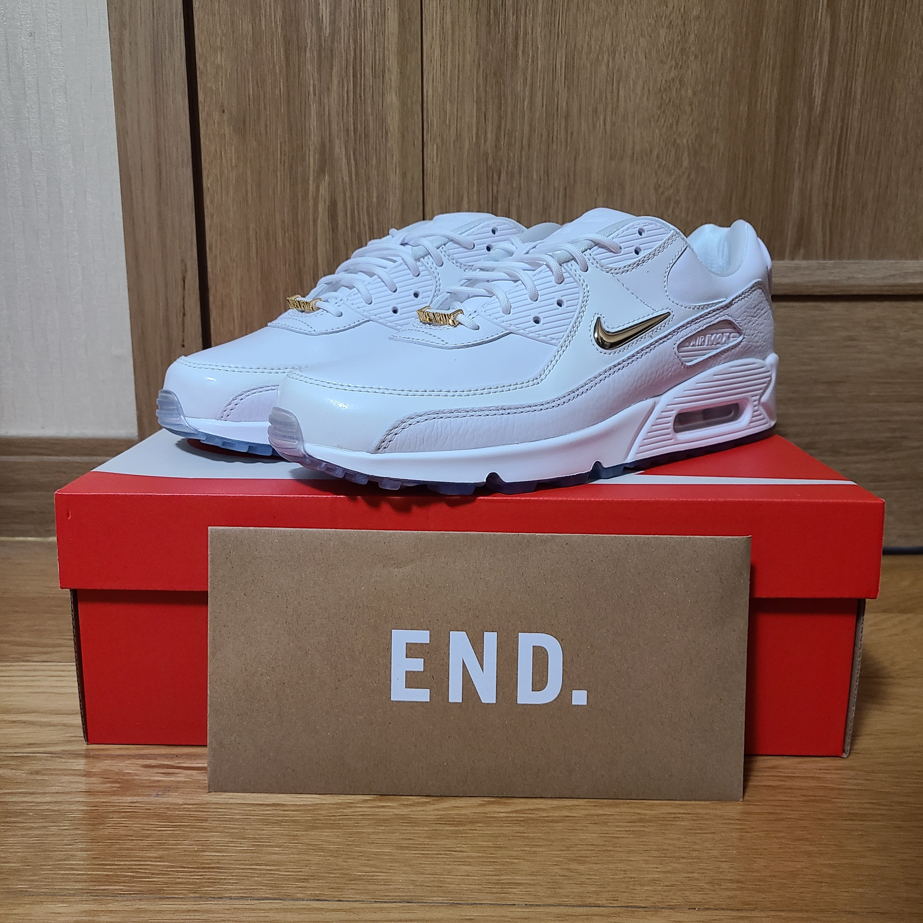 Nike Air Max 90 Pirate Radio White Gold 착용 스타일 - 1
