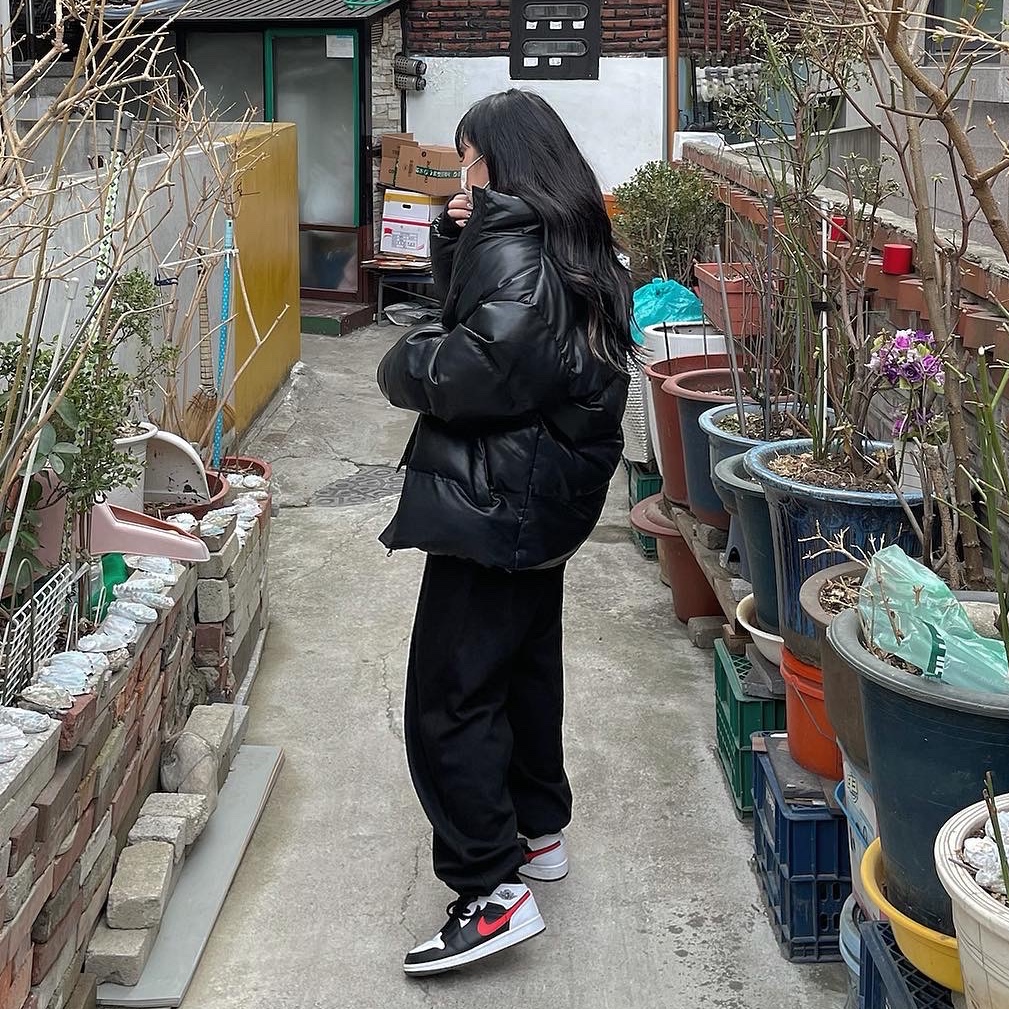 (GS) Jordan 1 Mid Black Chile Red 착용 스타일 - 3