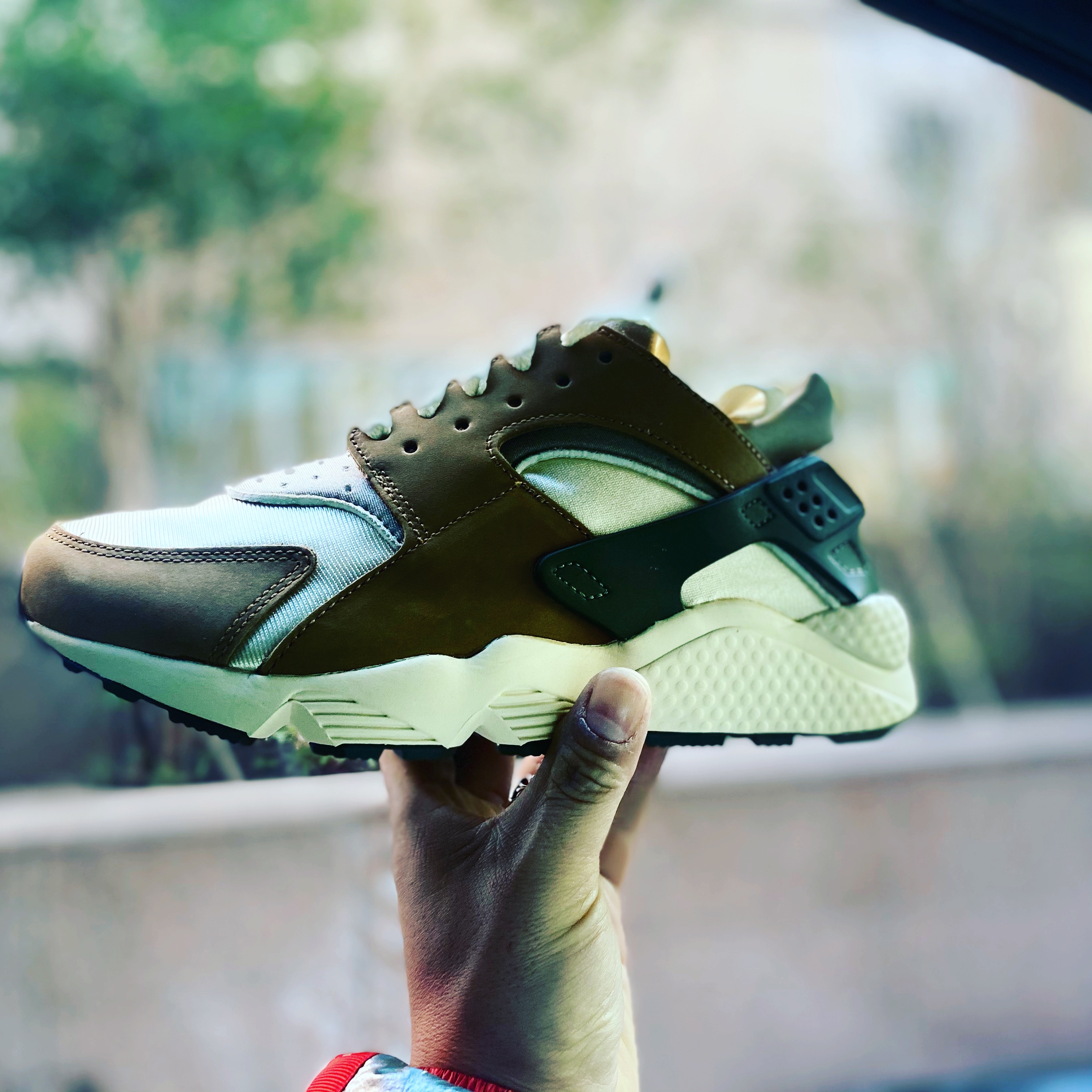 Nike x Stussy Air Huarache LE Desert Oak 착용 스타일